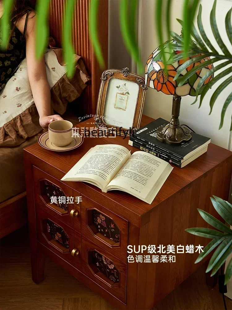 Горячие продажи: Французская ретро-тумбочка из массива дерева, современная простая прикроватная тумба для спальни, креативный средневековый боковой шкафчик для дома.
Горячие продажи: Французская ретро-тумбочка из массива дерева, современная простая прикроватная тумба для спальни, креативный средневековый боковой шкафчик для дома.