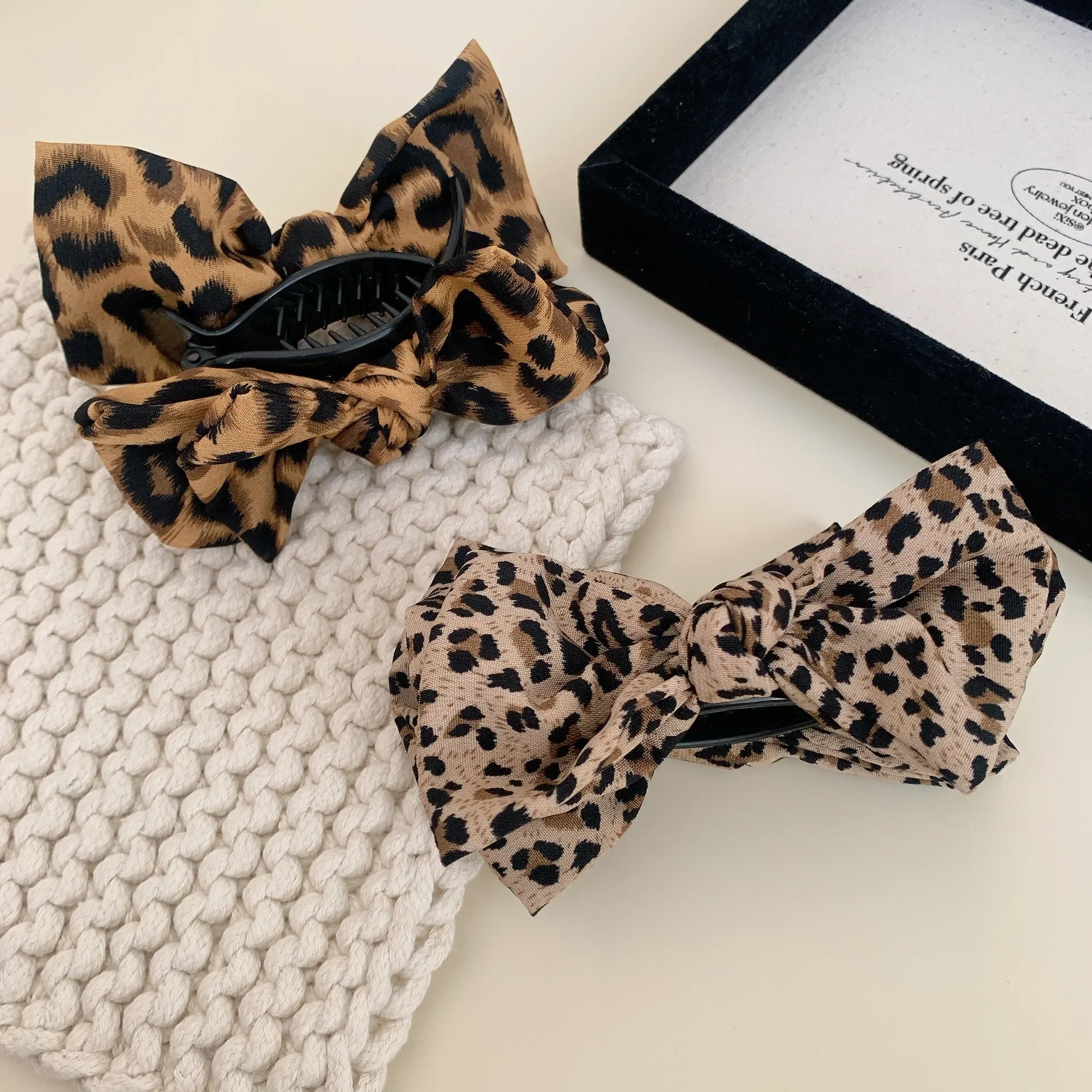 BYL New Fashion Leopard Pattern Butterfly Knot Hair Clips Retro High Grade Ball Head Crab Clip Women's Hair Accessories
BYL New Fashion Leopard Pattern Butterfly Knot Hair Clips Retro High Grade Ball Head Crab Clip Women's Hair Accessories