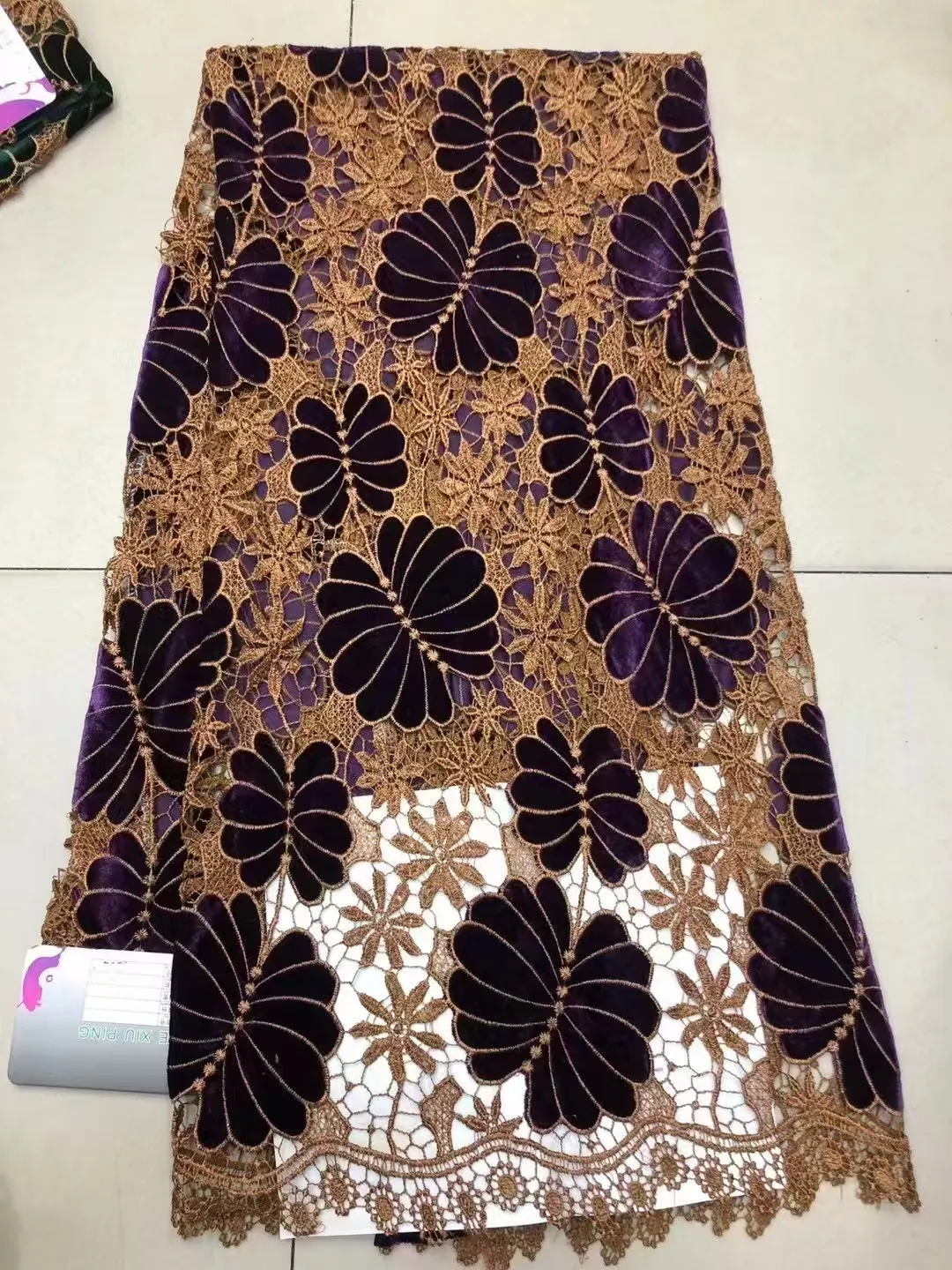 Luxury Fashion African Velvet Lace Fabrics High Quality Women Party Women Embroidery Nigerian French Lace Materials For Wedding
Luxury Fashion African Velvet Lace Fabrics High Quality Women Party Women Embroidery Nigerian French Lace Materials For Wedding