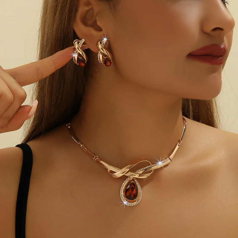 Gold Inlaid White Rhinestone Brown Crystal Necklace and Earrings Suite Female Accessories Jewelry
Gold Inlaid White Rhinestone Brown Crystal Necklace and Earrings Suite Female Accessories Jewelry