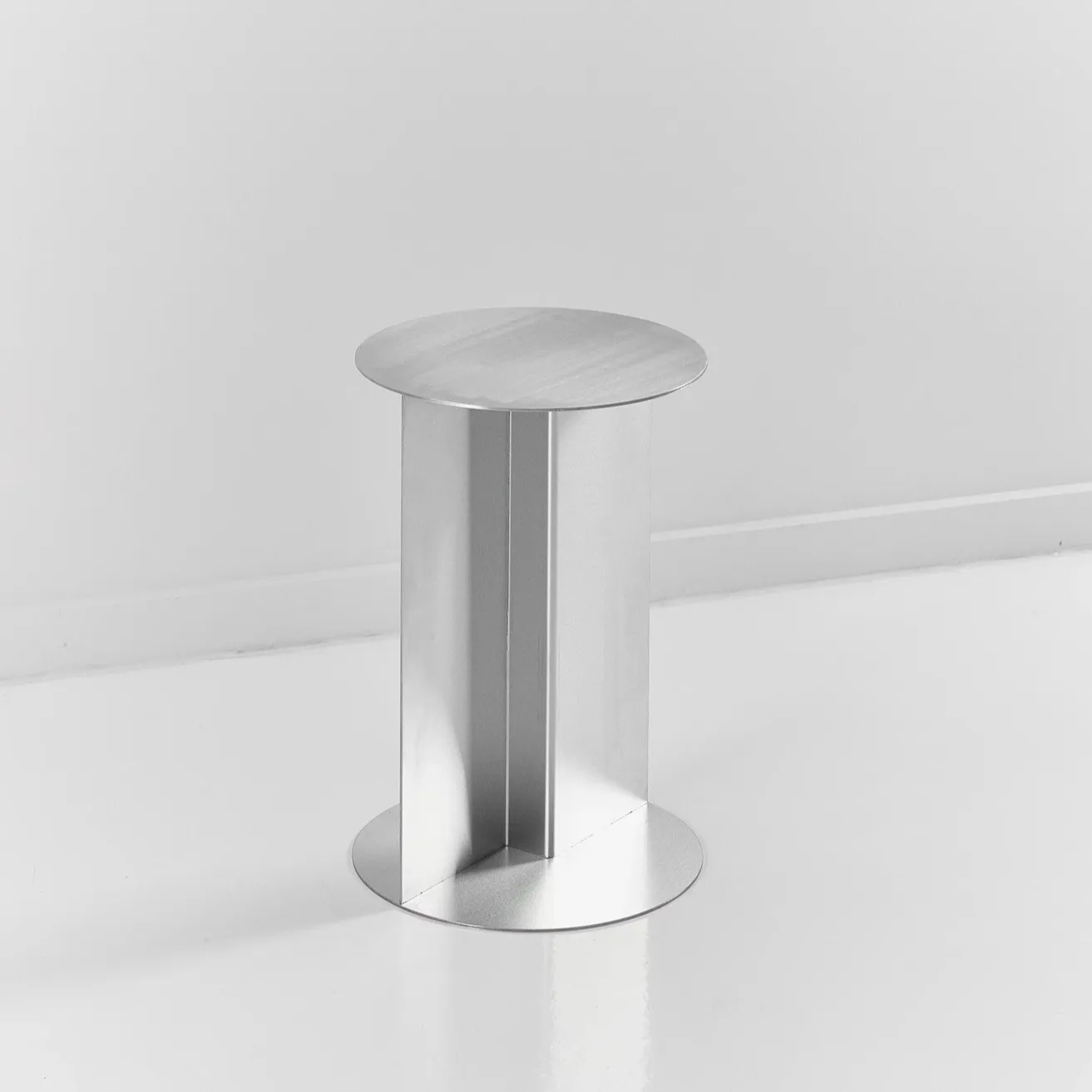 Minimalist Living Room Decor Furniture Stainless Steel Metal Side Table Nordic Light Luxury Style Art Design Casual Coffee Table
Minimalist Living Room Decor Furniture Stainless Steel Metal Side Table Nordic Light Luxury Style Art Design Casual Coffee Table