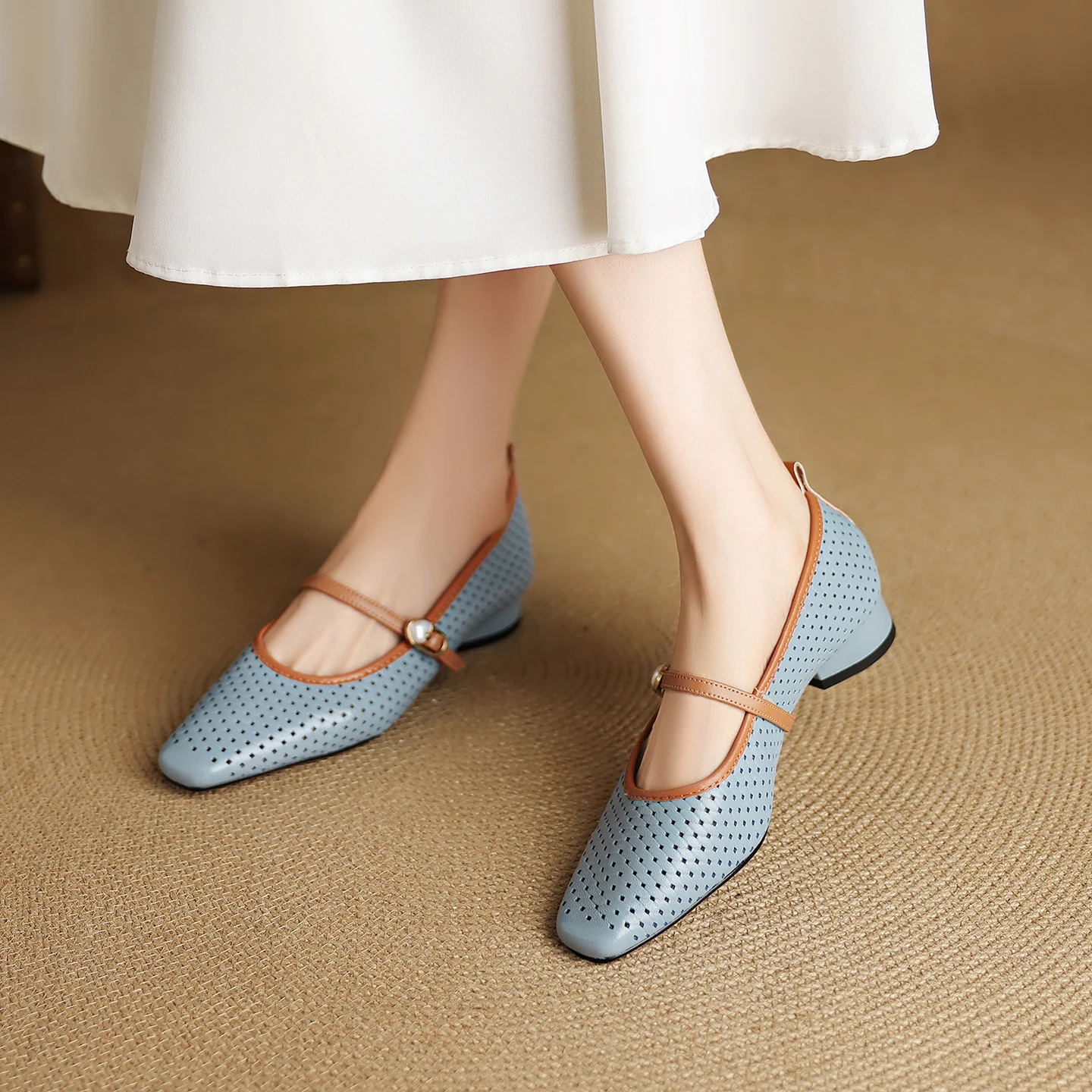 Genuine Leather 2.5cm Low Heel women's Sandals hollow-out sheepskin slingback slip-on sandals elegant ladies Summer Casual Shoes
Genuine Leather 2.5cm Low Heel women's Sandals hollow-out sheepskin slingback slip-on sandals elegant ladies Summer Casual Shoes