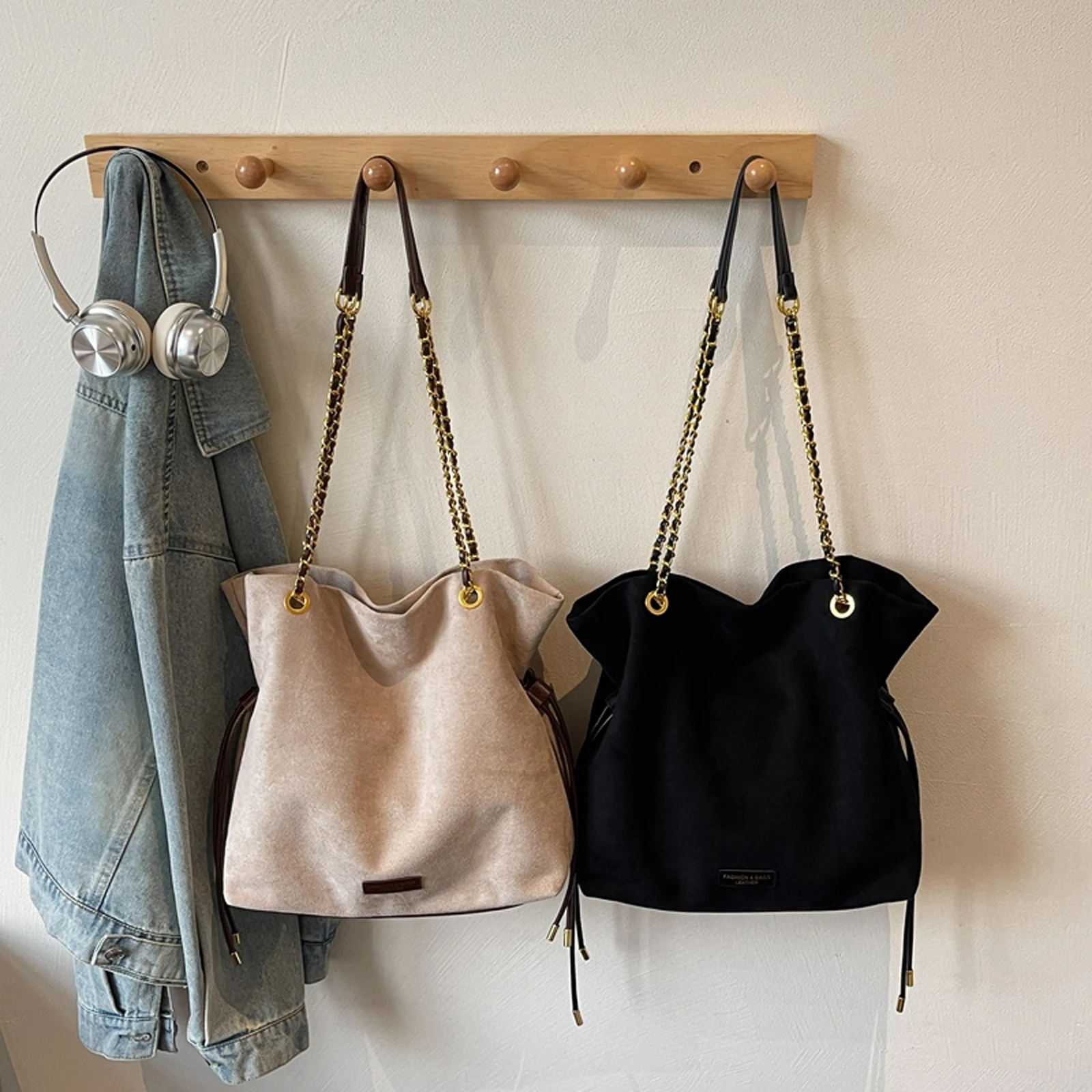 Faux Suede Bucket Bag Hasp Closure Bucket Purse with Chain Strap Top-Handle Purse Drawstring for Women Work Travel Fall
Faux Suede Bucket Bag Hasp Closure Bucket Purse with Chain Strap Top-Handle Purse Drawstring for Women Work Travel Fall