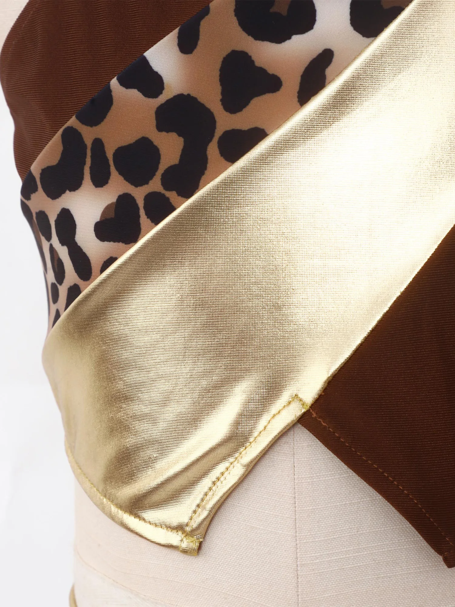 Kids Girls Gymnastics Ballet Dance Leotard Pants Shiny Metallic Printed Crop Top Pants for Figure Skating Acrobatics Performance
Kids Girls Gymnastics Ballet Dance Leotard Pants Shiny Metallic Printed Crop Top Pants for Figure Skating Acrobatics Performance