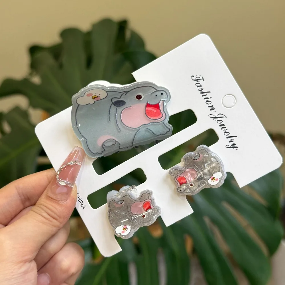 1/3Pcs Kawaii Miss Hippo Hair Claw Flower Headwear Small Shark Clip Set Geometry Acrylic Cartoon Capybara Hair Clip Female
1/3Pcs Kawaii Miss Hippo Hair Claw Flower Headwear Small Shark Clip Set Geometry Acrylic Cartoon Capybara Hair Clip Female