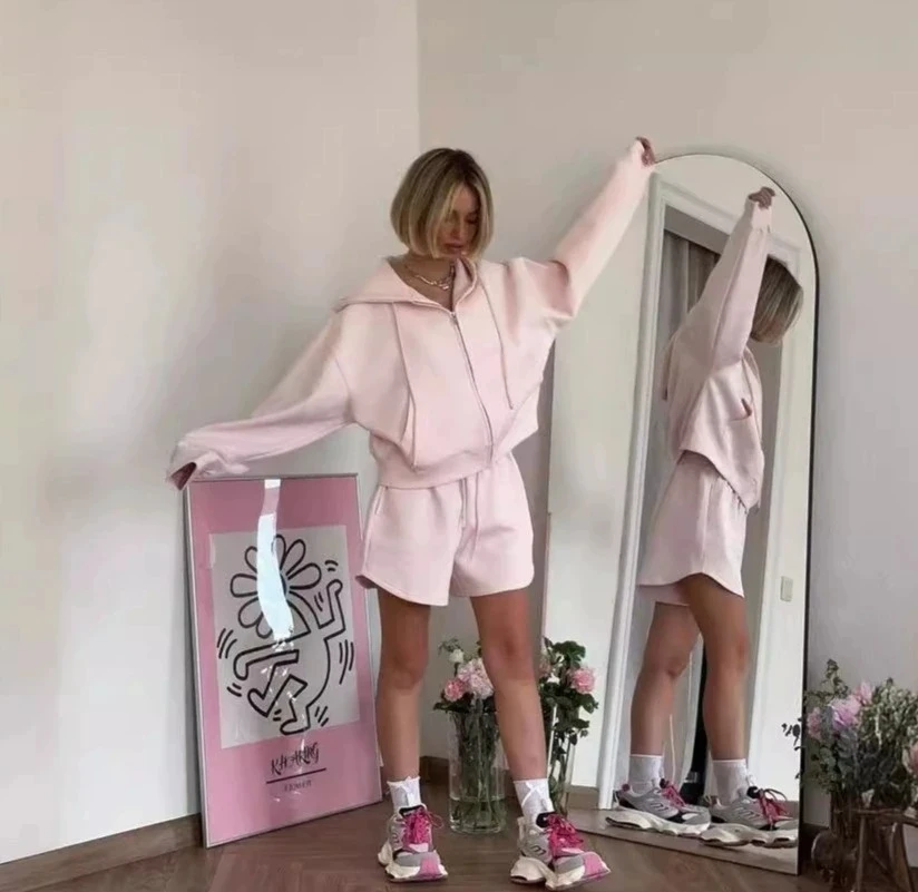 Весенне-летние женские толстовки с капюшоном, шорты, двухсекционный повседневный костюм, женский спортивный свитер, шорты, комплекты
Весенне-летние женские толстовки с капюшоном, шорты, двухсекционный повседневный костюм, женский спортивный свитер, шорты, комплекты