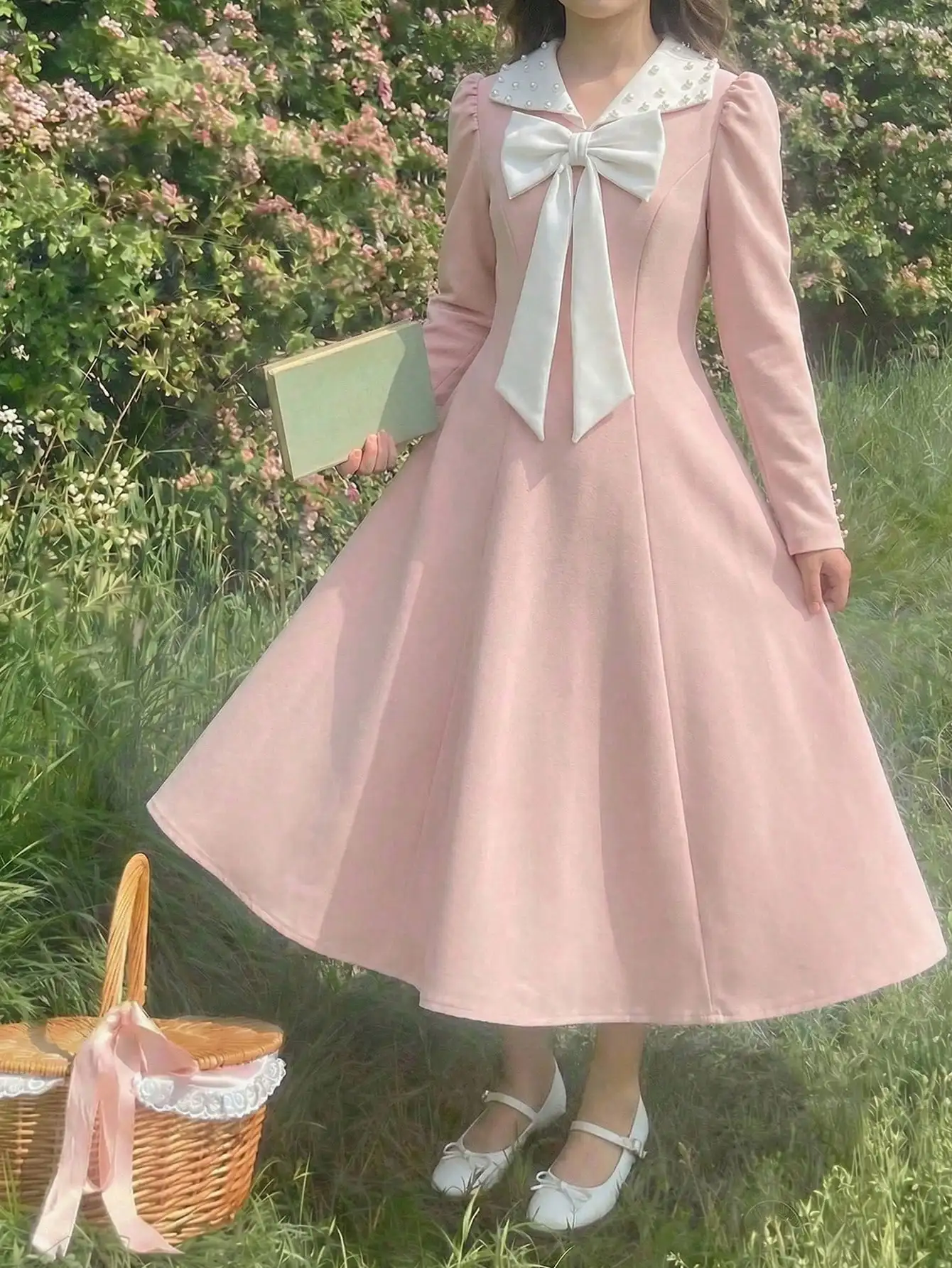 Elegant Pink Long Sleeve A-Line Dress With Bow And Pearl Collar
Elegant Pink Long Sleeve A-Line Dress With Bow And Pearl Collar
