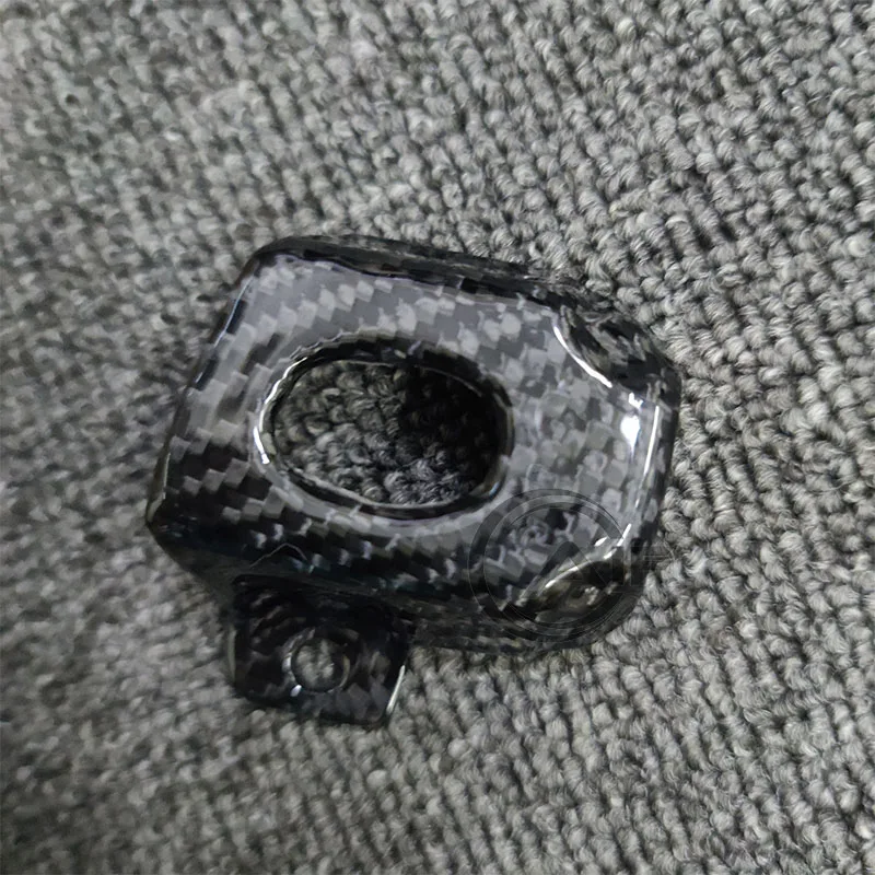 For Yamaha R1 R1M R6 R3 R9 R7 R25 R15 carbon fiber storage tank protective cover rear brake pump protection for storage tank 
For Yamaha R1 R1M R6 R3 R9 R7 R25 R15 carbon fiber storage tank protective cover rear brake pump protection for storage tank