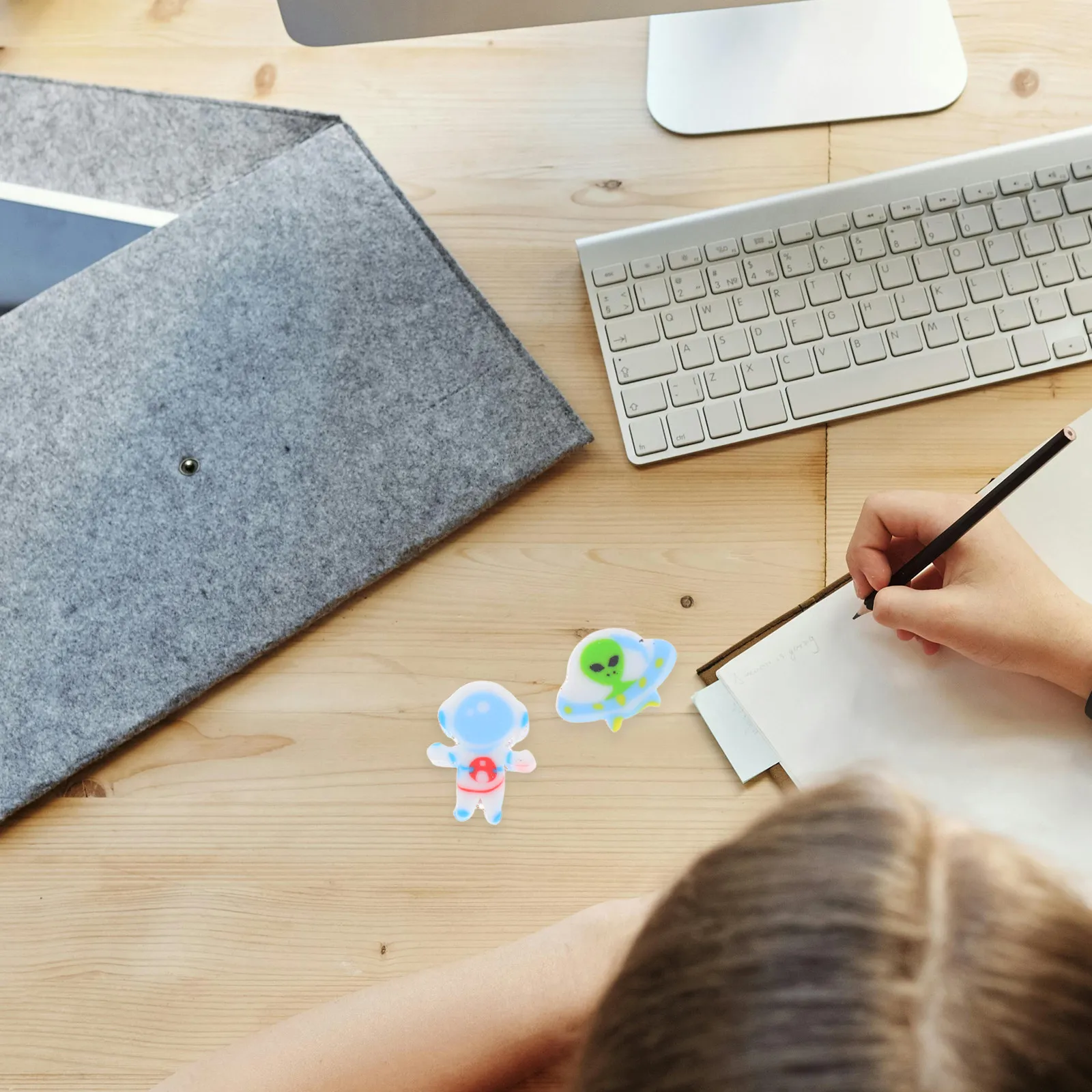 Набор из 300 ластиков в космической тематике для поощрения в классе, сувениров на космическую вечеринку, увлекательного обучения и коррекции рисунков
Набор из 300 ластиков в космической тематике для поощрения в классе, сувениров на космическую вечеринку, увлекательного обучения и коррекции рисунков