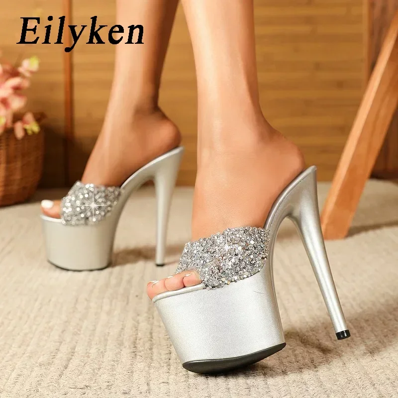 Eilyken/модные свадебные женские шлепанцы на платформе с блестками; Пикантные туфли с открытым носком на тонком высоком каблуке; Летняя обувь
Eilyken/модные свадебные женские шлепанцы на платформе с блестками; Пикантные туфли с открытым носком на тонком высоком каблуке; Летняя обувь