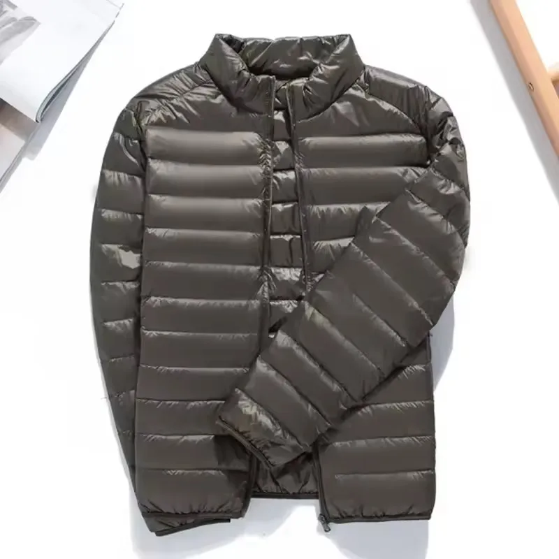 Новые осенние модели, мужской короткий пуховик с воротником-стойкой, универсальный спортивный теплый утиный пуховик для мужчин
Новые осенние модели, мужской короткий пуховик с воротником-стойкой, универсальный спортивный теплый утиный пуховик для мужчин