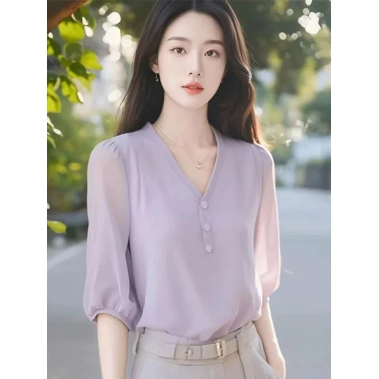 Фиолетовая шифоновая блузка с V-образным вырезом, женская летняя элегантная свободная блузка без рукавов, с рукавом до локтя, высококачественный топ с рукавом 3/4
Фиолетовая шифоновая блузка с V-образным вырезом, женская летняя элегантная свободная блузка без рукавов, с рукавом до локтя, высококачественный топ с рукавом 3/4