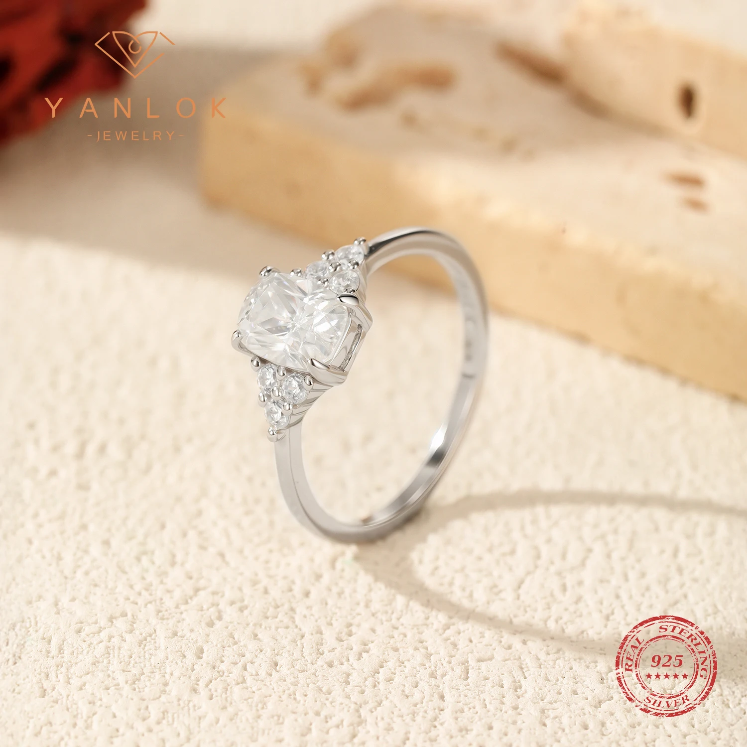 YANLOK 925 Sterling Silver Classic Sparkling Oval Moissanite Wedding Engagement Rings For Women Dating Fine Jewelry
YANLOK 925 Sterling Silver Classic Sparkling Oval Moissanite Wedding Engagement Rings For Women Dating Fine Jewelry