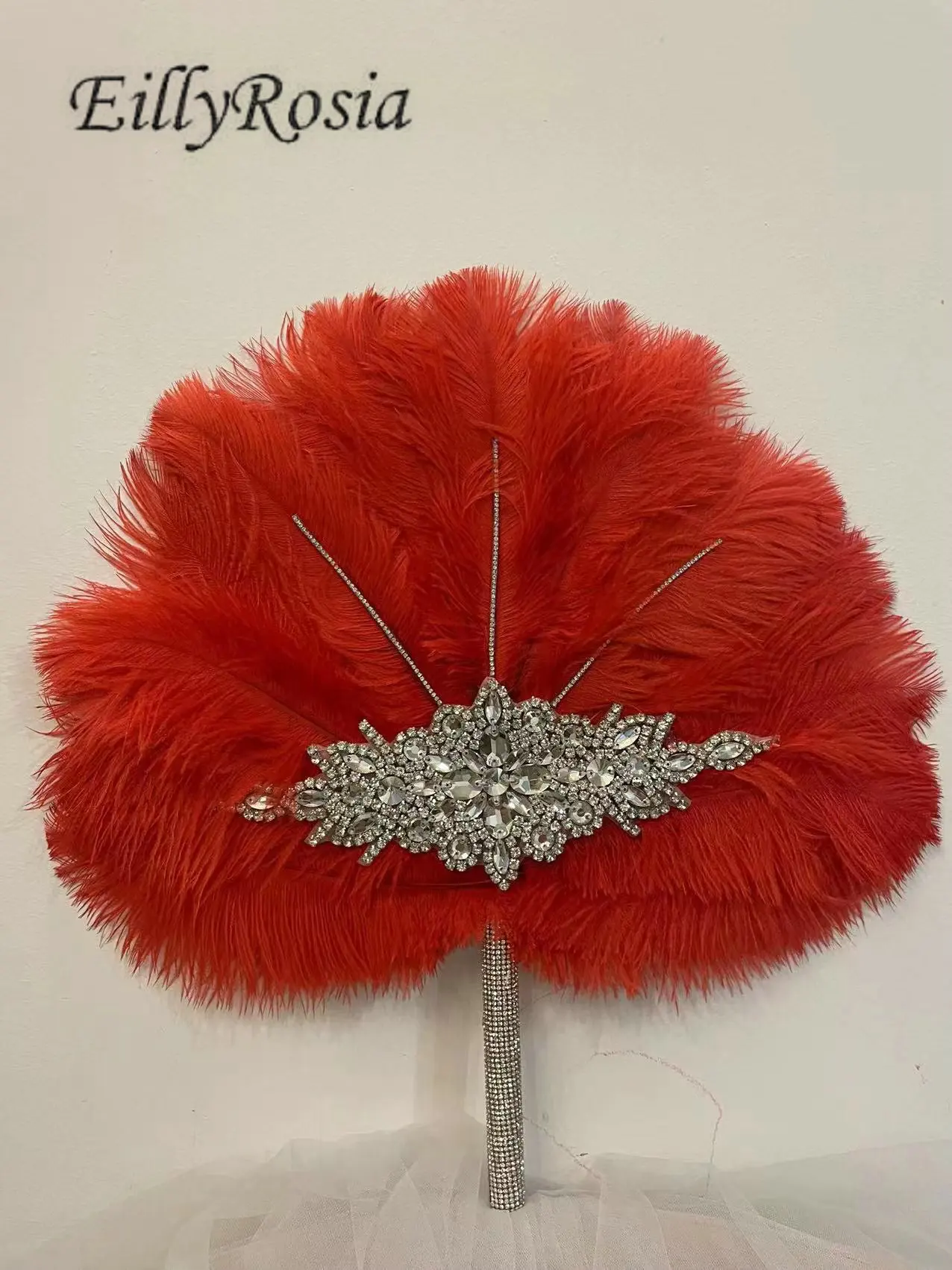 Crystal Brooch Bouquet Fan Red Ostrich Alternative Feather Bridal Fan Bouquet Gatsby 1902s Wedding Hand Fan for Masquerad Party
Crystal Brooch Bouquet Fan Red Ostrich Alternative Feather Bridal Fan Bouquet Gatsby 1902s Wedding Hand Fan for Masquerad Party