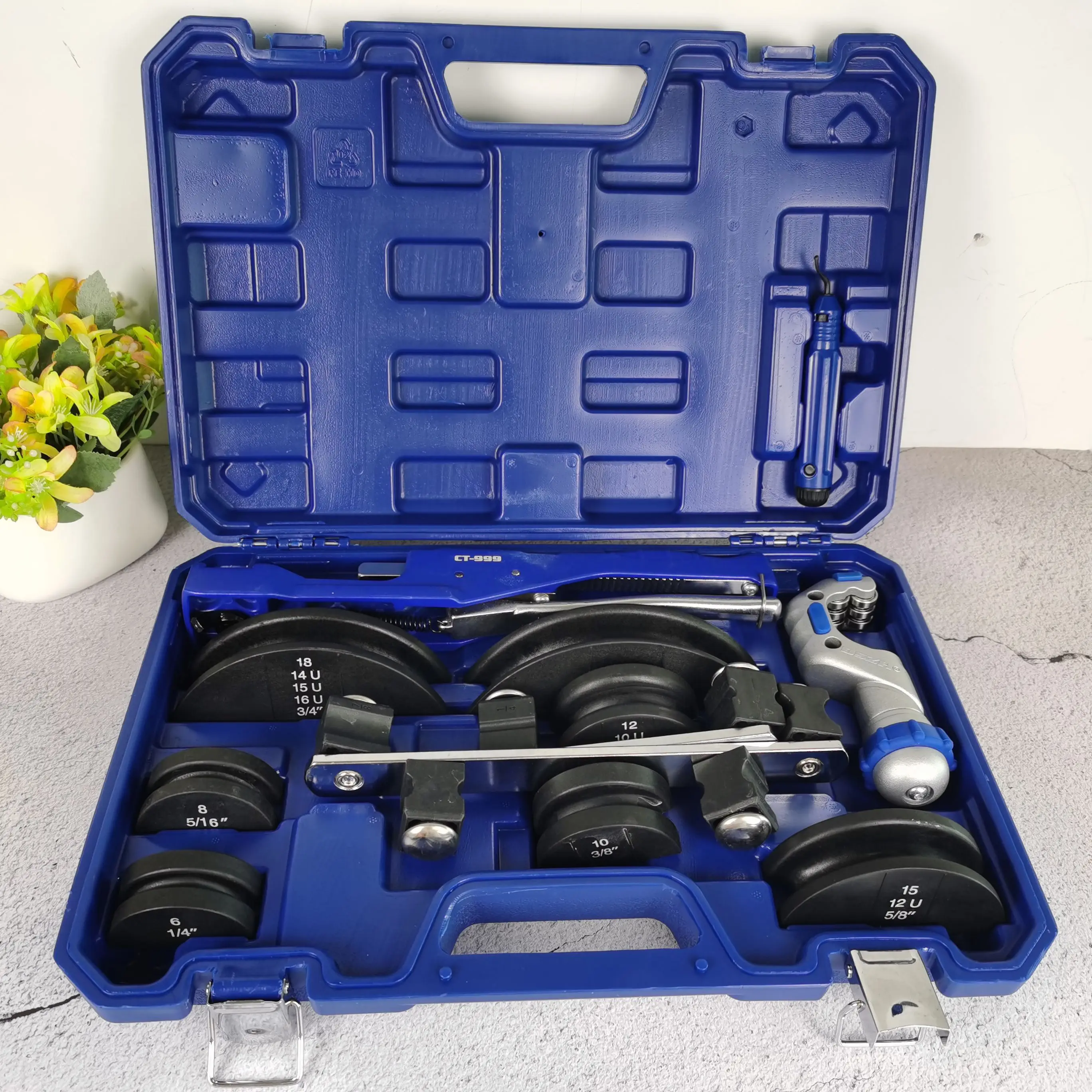 HVAC Pipe Bender Manual Copper Tube Bender &Cutter CT-999 range 6-22mm range Copper Tubing Bender with Aluminum Former
HVAC Pipe Bender Manual Copper Tube Bender &Cutter CT-999 range 6-22mm range Copper Tubing Bender with Aluminum Former