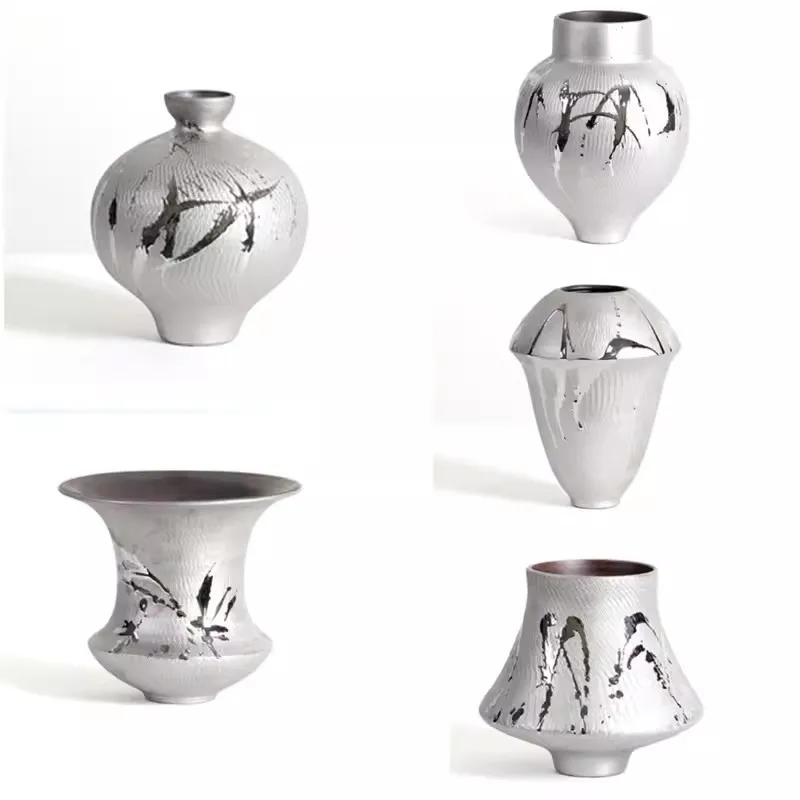 Modern new Chinese style silver tracing ceramic handmade vase model room B & B tea room study ornament
Modern new Chinese style silver tracing ceramic handmade vase model room B & B tea room study ornament