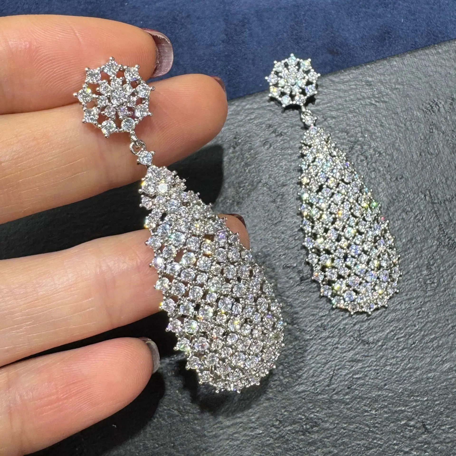 shiny cubic zirconia earrings for women jewelry for gala event wedding dinner party pink white zircon teardrop dangling earrings
shiny cubic zirconia earrings for women jewelry for gala event wedding dinner party pink white zircon teardrop dangling earrings