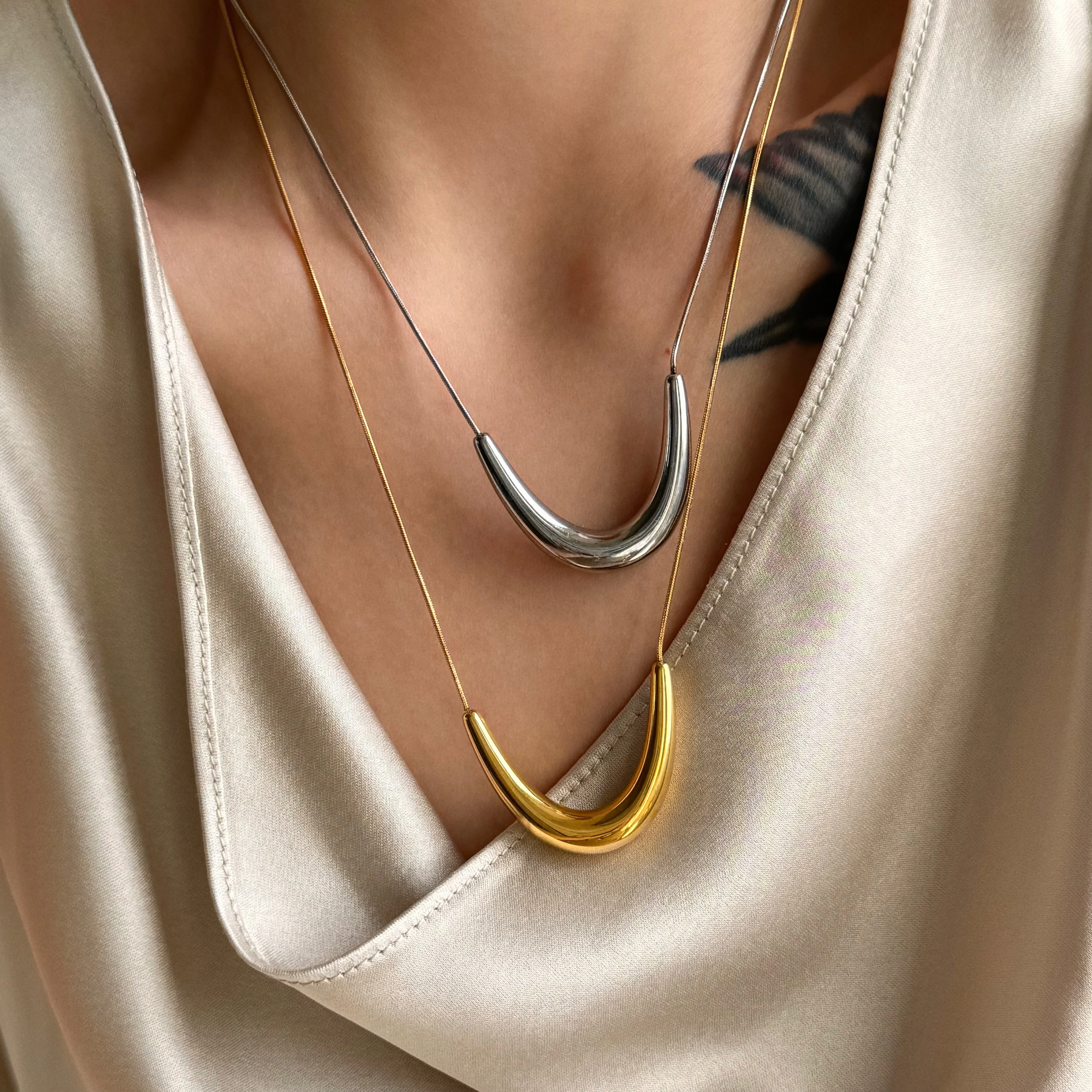 DASEIN 2025 New Vintage Super Shine Elegant Blade Chain U Necklace 18k Gold Plated Tarnish Free Stainless Steel Dancer Jewelry
DASEIN 2025 New Vintage Super Shine Elegant Blade Chain U Necklace 18k Gold Plated Tarnish Free Stainless Steel Dancer Jewelry