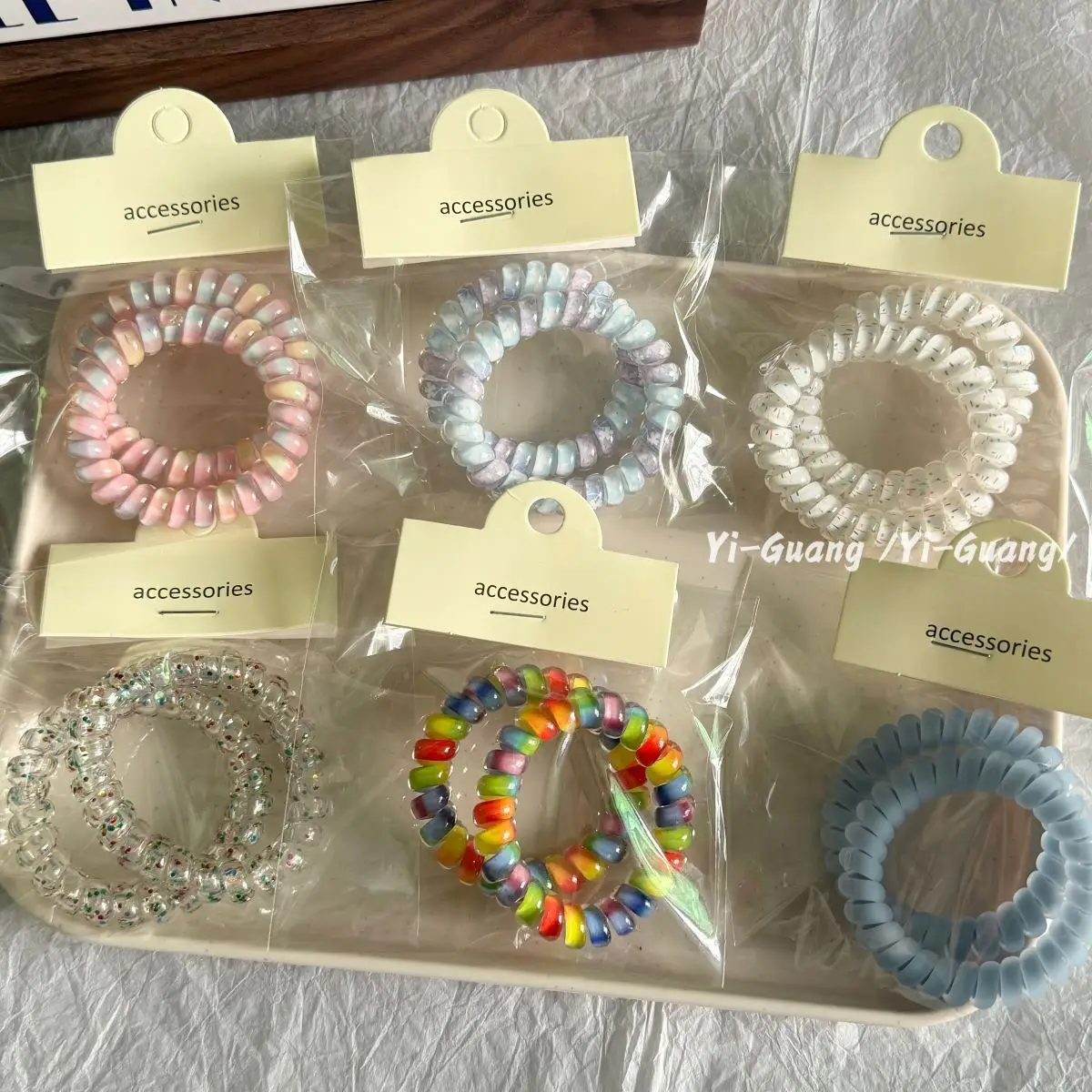 2-piece premium-sized telephone cord hairband set - new and versatile, featuring high elasticity and seamless design
2-piece premium-sized telephone cord hairband set - new and versatile, featuring high elasticity and seamless design