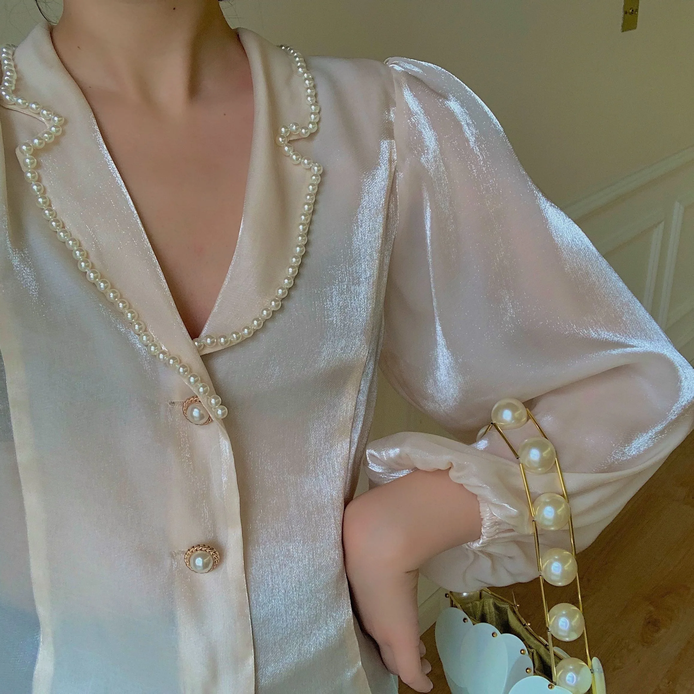 Amor Fairy Tale Pearl Bubble Sleeve Top Mermaid Luster Court Style Long Sleeve Lace Shirt Women's Premium Quality Fashion Top
Amor Fairy Tale Pearl Bubble Sleeve Top Mermaid Luster Court Style Long Sleeve Lace Shirt Women's Premium Quality Fashion Top