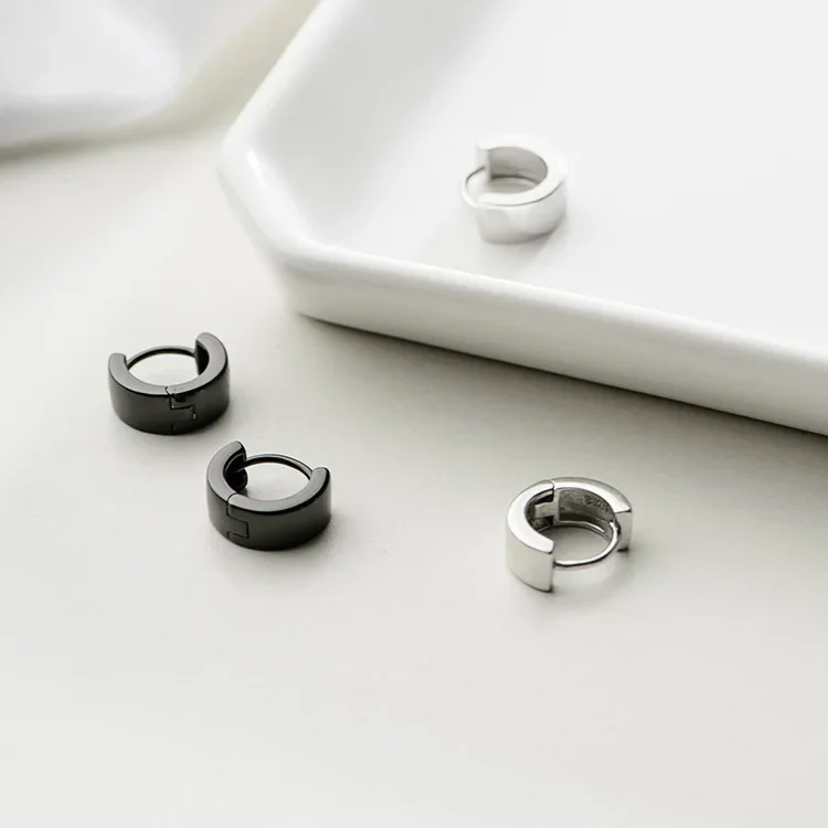 925 Sterling Silver Earrings Women Fashion Personality Couple Black white Contracted Round Earrings
925 Sterling Silver Earrings Women Fashion Personality Couple Black white Contracted Round Earrings