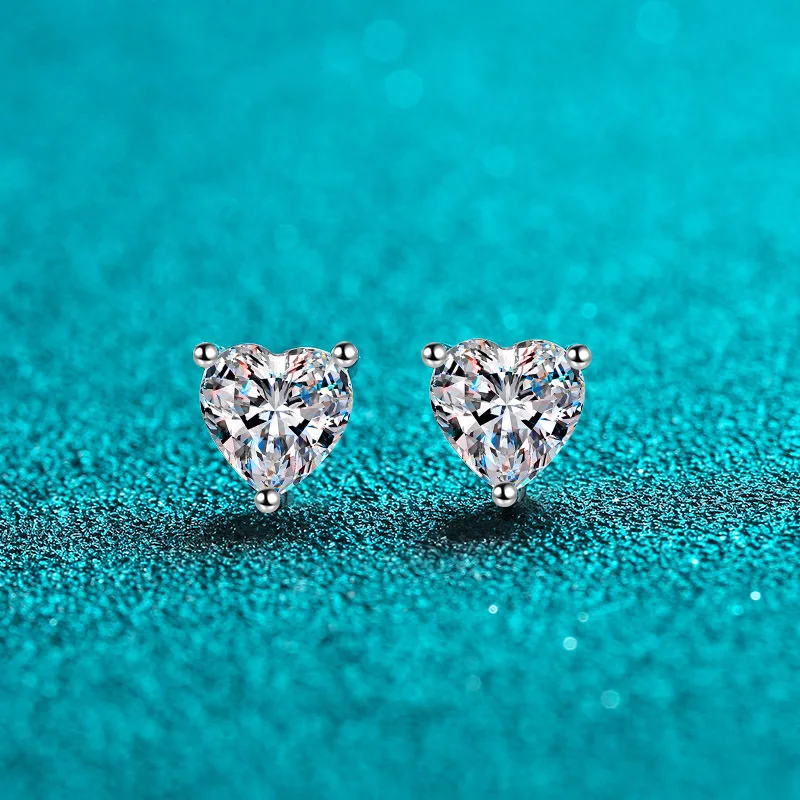 High Quality 925 Silver Female Heart Shape Moissanite Simple Earrings Plated PT950 Jewelry for Girlfriend or Best Friend Gifts
High Quality 925 Silver Female Heart Shape Moissanite Simple Earrings Plated PT950 Jewelry for Girlfriend or Best Friend Gifts
