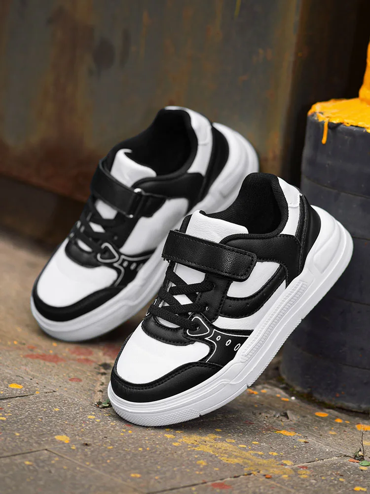 A pair of children's casual sneakers, fashionable Velcro sports shoes, thick-soled anti-slip lightweight sneakers, QS-1631
A pair of children's casual sneakers, fashionable Velcro sports shoes, thick-soled anti-slip lightweight sneakers, QS-1631