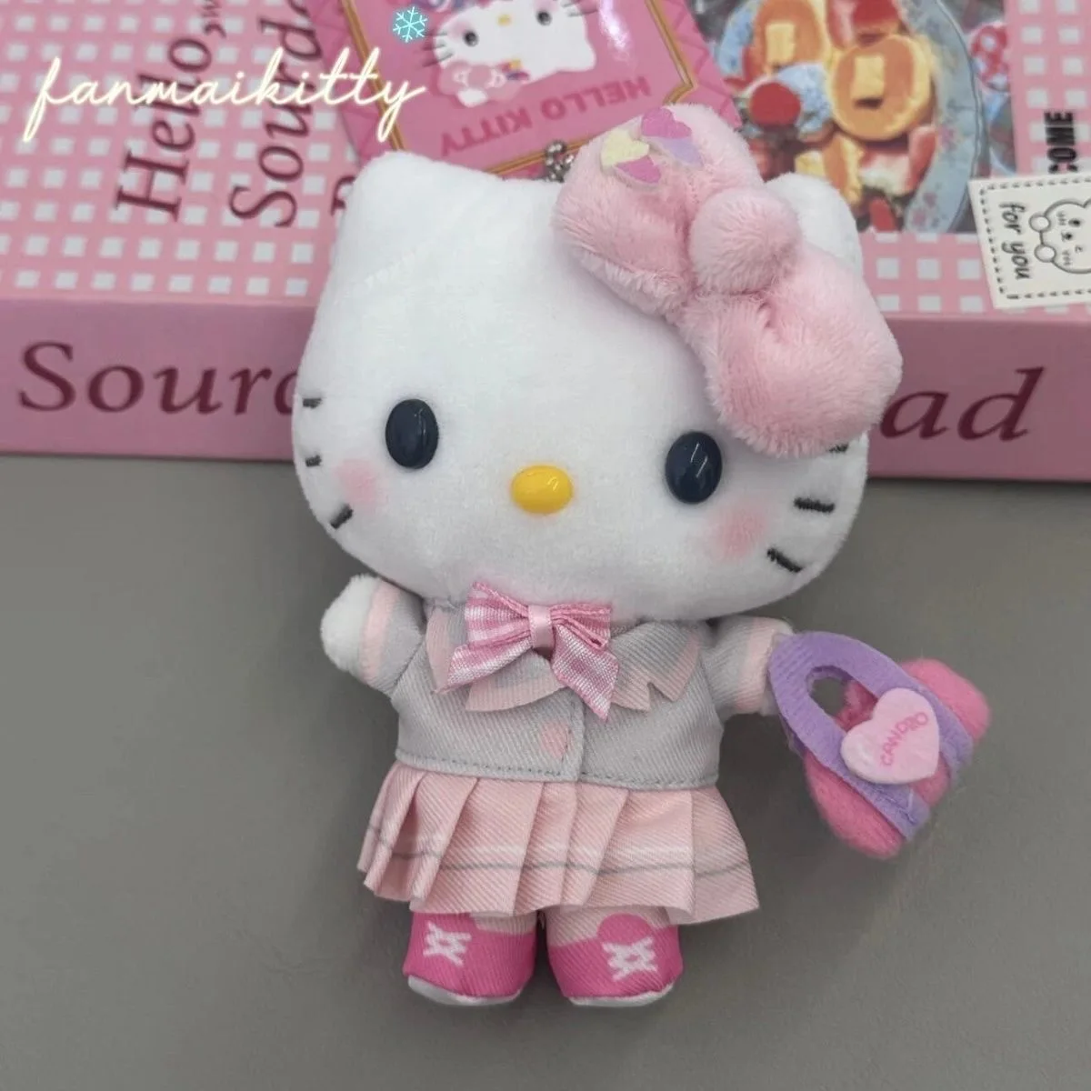 Мультяшная плюшевая кукла Hello Kitty в школьной форме Heisei University, брелок-подвеска для сумки, милый аксессуар, подарок
Мультяшная плюшевая кукла Hello Kitty в школьной форме Heisei University, брелок-подвеска для сумки, милый аксессуар, подарок