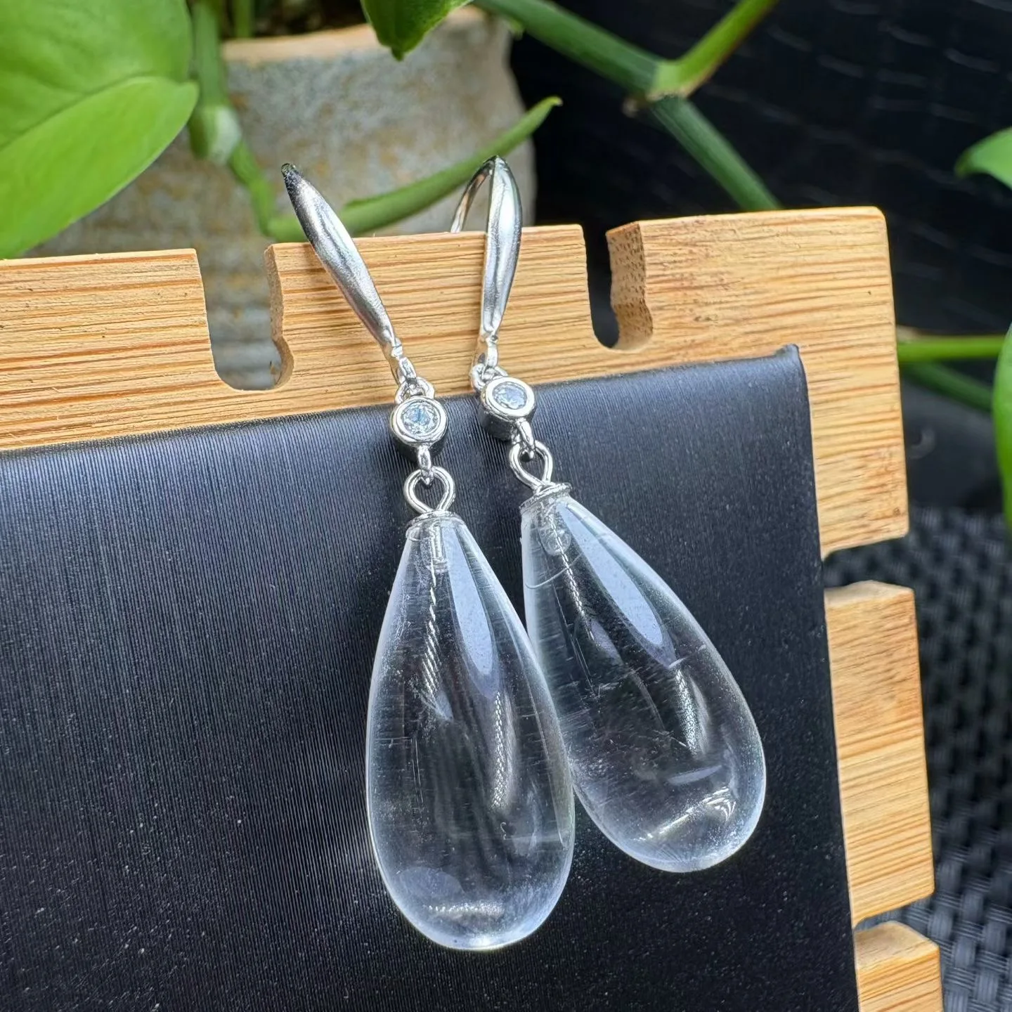 1 Pair Fengbaowu Natural Stone Rock Quartz Water Drop Earring 925 Sterling Silver Crystal Jewelry Gift For Women
1 Pair Fengbaowu Natural Stone Rock Quartz Water Drop Earring 925 Sterling Silver Crystal Jewelry Gift For Women
