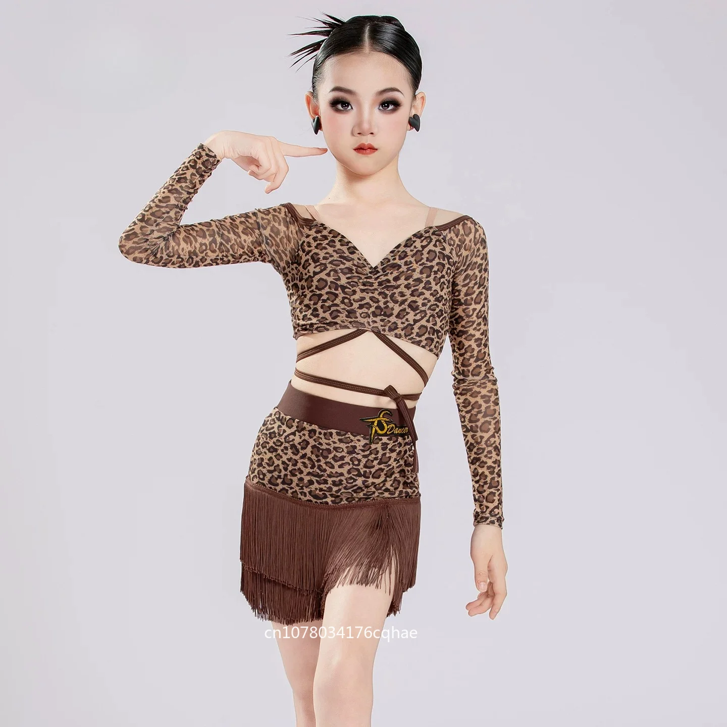Adult child girls Latin dance outfit, new style leopard print short skirt with fringes, practice and performance dress
Adult child girls Latin dance outfit, new style leopard print short skirt with fringes, practice and performance dress