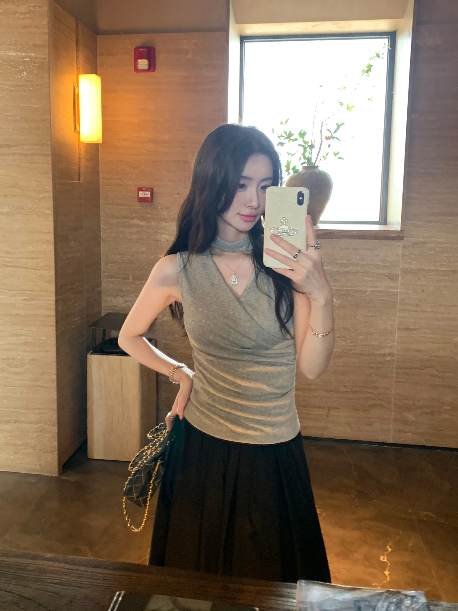Elegant V-neck Cross Design Slim Fit Women's Vest Sleeveless Neck Hanging Fashionable Casual Wear Polyester Lyocell Fiber
Elegant V-neck Cross Design Slim Fit Women's Vest Sleeveless Neck Hanging Fashionable Casual Wear Polyester Lyocell Fiber