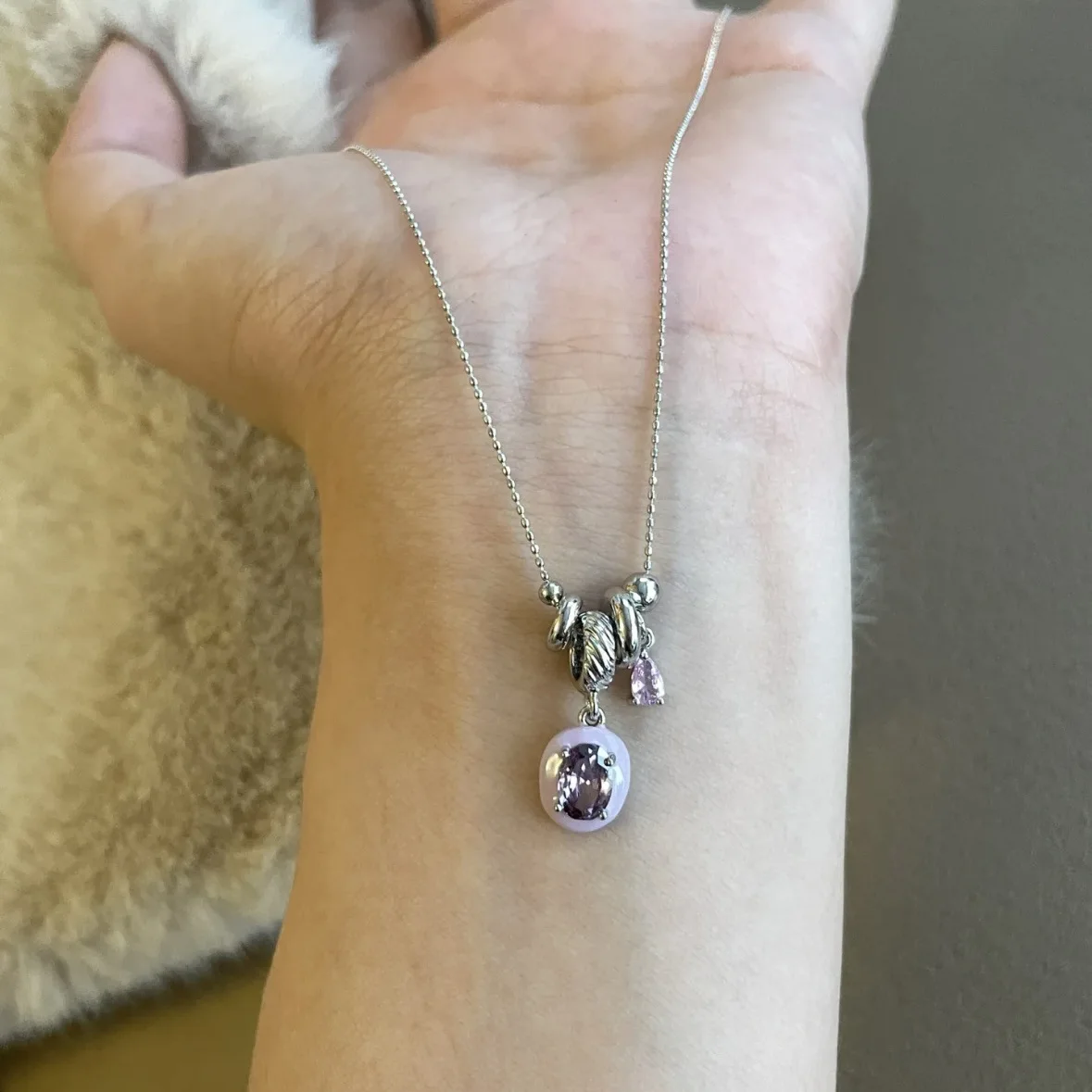 New purple water droplet pendant design, versatile in summer, niche, personalized, high-end, temperament necklace
New purple water droplet pendant design, versatile in summer, niche, personalized, high-end, temperament necklace