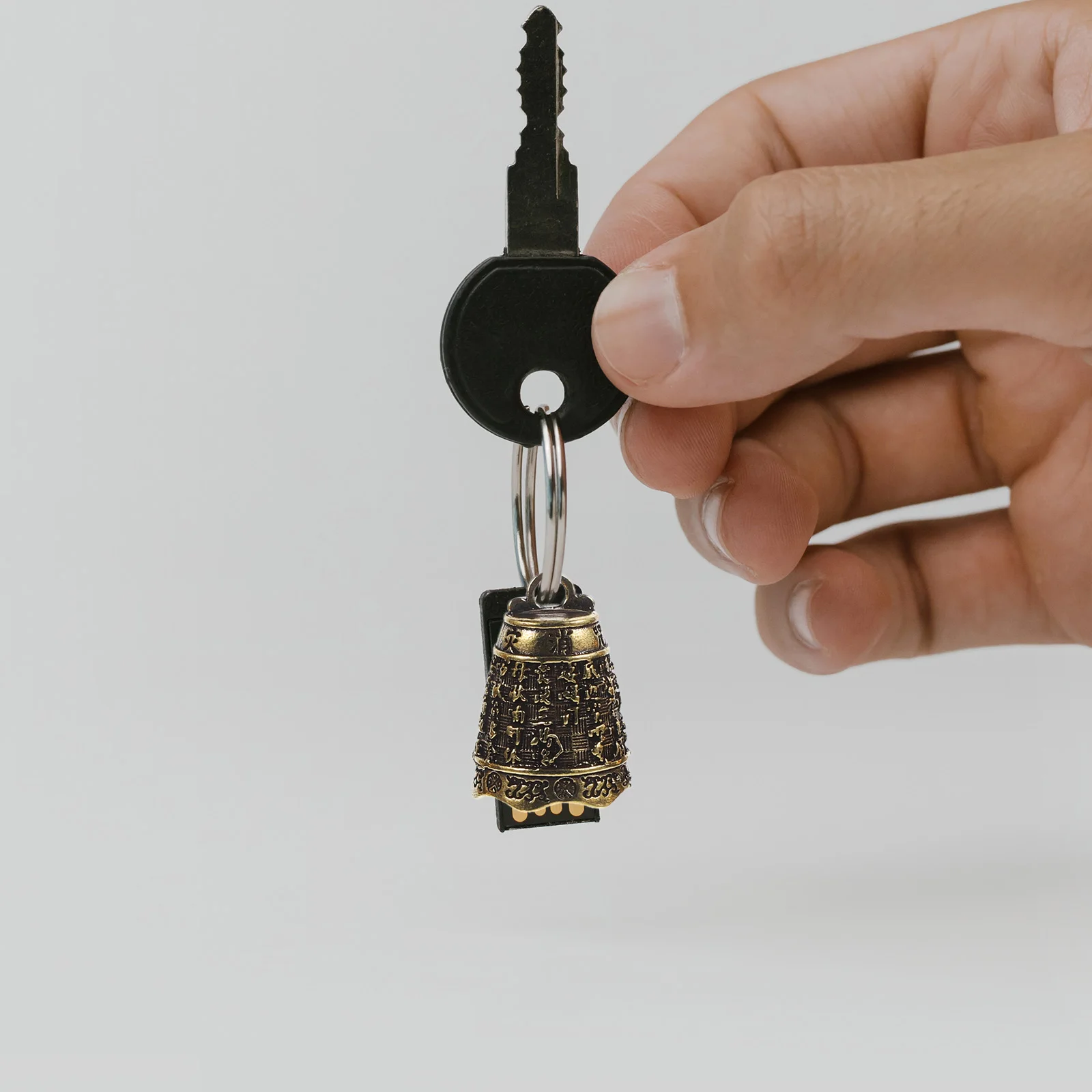 5 Pcs Bell Keychain Vintage Brass Pendant Decor Charm Small Figurine Accessories Retro Hanging Decoration Unique Creative
5 Pcs Bell Keychain Vintage Brass Pendant Decor Charm Small Figurine Accessories Retro Hanging Decoration Unique Creative