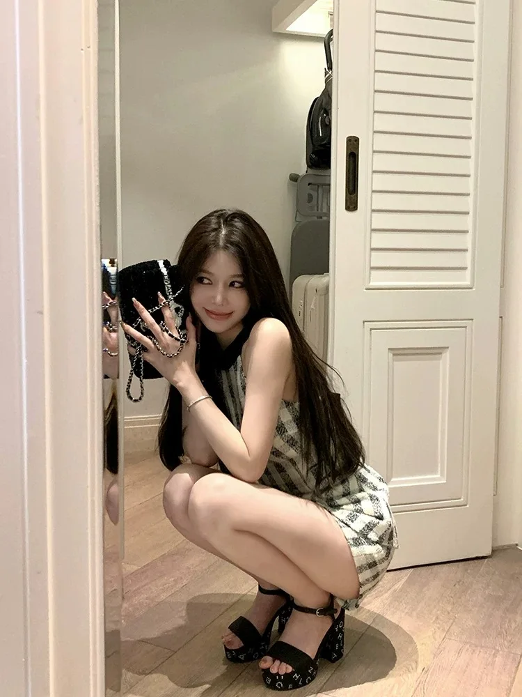 Chanel Style Set Women's Spring Plaid Hanging Neck Backless Sexy Slim Top Shorts Two-piece Set
Chanel Style Set Women's Spring Plaid Hanging Neck Backless Sexy Slim Top Shorts Two-piece Set