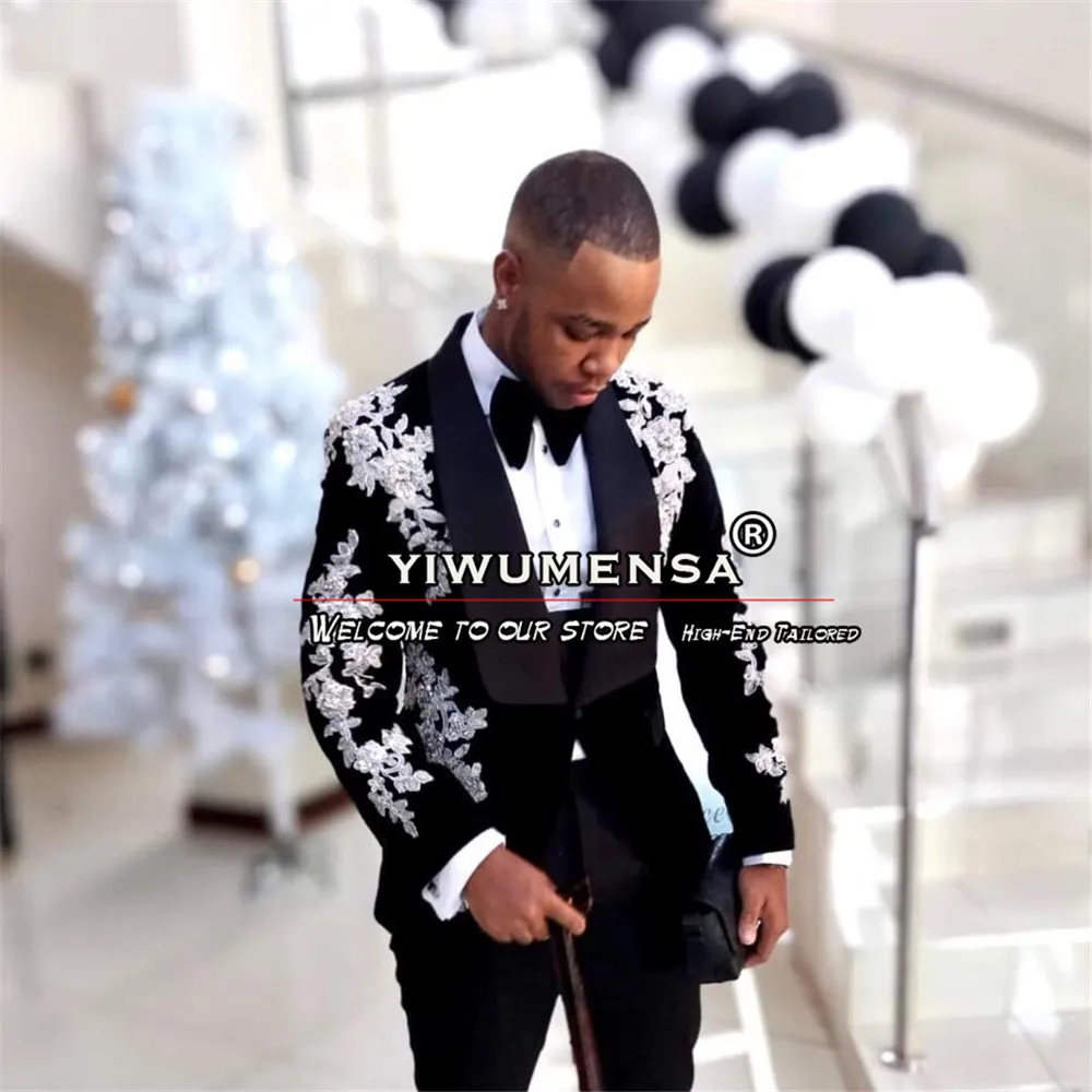 Luxury Men Suits For Wedding White Appliqu Velvet Groom Tuxedos Custom Made Plus Size Man Jacket Pants 2 Pieces Costume Homme
Luxury Men Suits For Wedding White Appliqu Velvet Groom Tuxedos Custom Made Plus Size Man Jacket Pants 2 Pieces Costume Homme