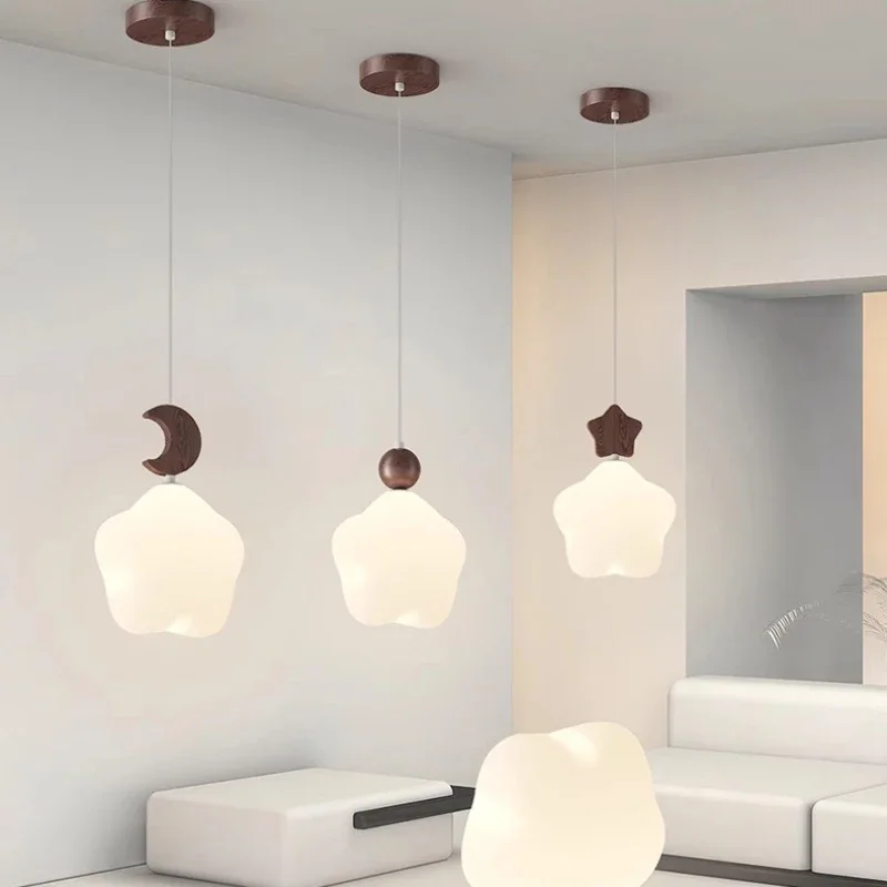 Кремовый креативный подвесной светильник из цельного дерева со звездой, современная теплая детская комната, прикроватная люстра для спальни для мальчиков и девочек
Кремовый креативный подвесной светильник из цельного дерева со звездой, современная теплая детская комната, прикроватная люстра для спальни для мальчиков и девочек