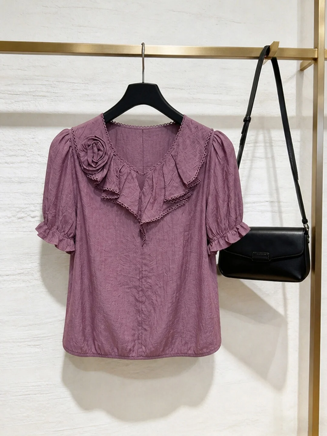 Fashionable Elegant 3D Flower Design Short Sleeve Shirt Women's Stylish Unique Summer Top Commute Style Korean Version Straig...
Fashionable Elegant 3D Flower Design Short Sleeve Shirt Women's Stylish Unique Summer Top Commute Style Korean Version Straig...
