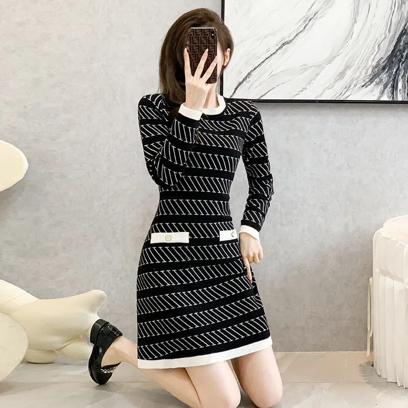 #1012 Black Skinny Knitwear Sweater Dress Women Round Neck Sexy Office Mini Dress Long Sleeve Slim Fit Office Knitted Vestidos
#1012 Black Skinny Knitwear Sweater Dress Women Round Neck Sexy Office Mini Dress Long Sleeve Slim Fit Office Knitted Vestidos