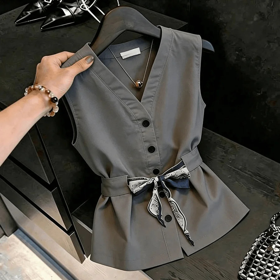 Summer New Women's V-Neck Sleeveless Female Bow Design Belt Chic Temperament Joker Ladies Shirt Top Female
Summer New Women's V-Neck Sleeveless Female Bow Design Belt Chic Temperament Joker Ladies Shirt Top Female