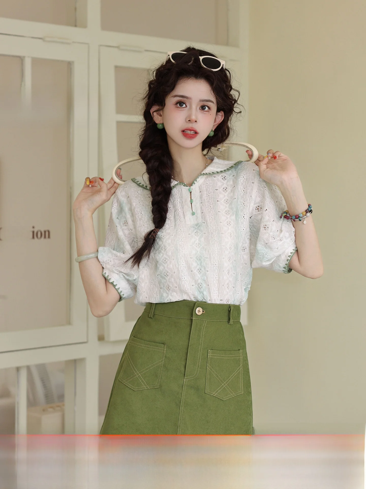 Blue Green Short Sleeve Shirt Women's Summer Lightweight Unique Collar Vintage Style Polyester Fiber Non-Repeating Pattern Top
Blue Green Short Sleeve Shirt Women's Summer Lightweight Unique Collar Vintage Style Polyester Fiber Non-Repeating Pattern Top