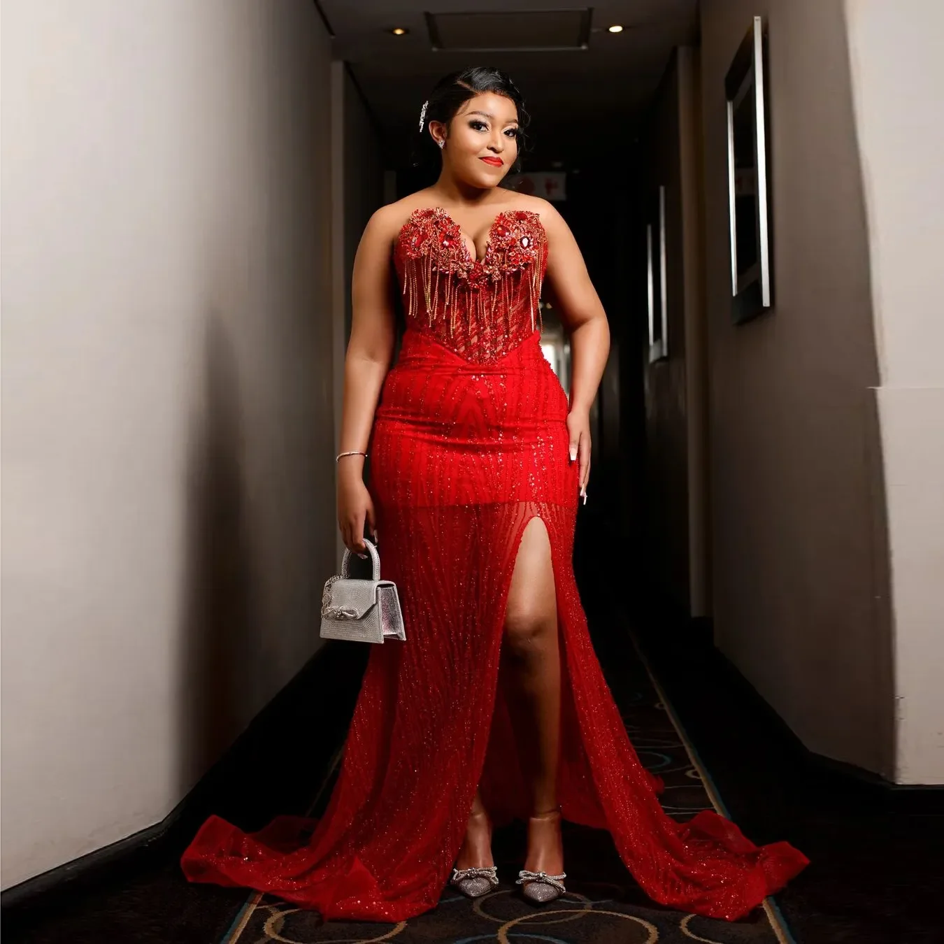 Luxury Red Mermaid Prom Dresses Strapless Beads Crystal Tassel Evening Dress Side Split Sexy Celebrity Party Gown Customized
Luxury Red Mermaid Prom Dresses Strapless Beads Crystal Tassel Evening Dress Side Split Sexy Celebrity Party Gown Customized