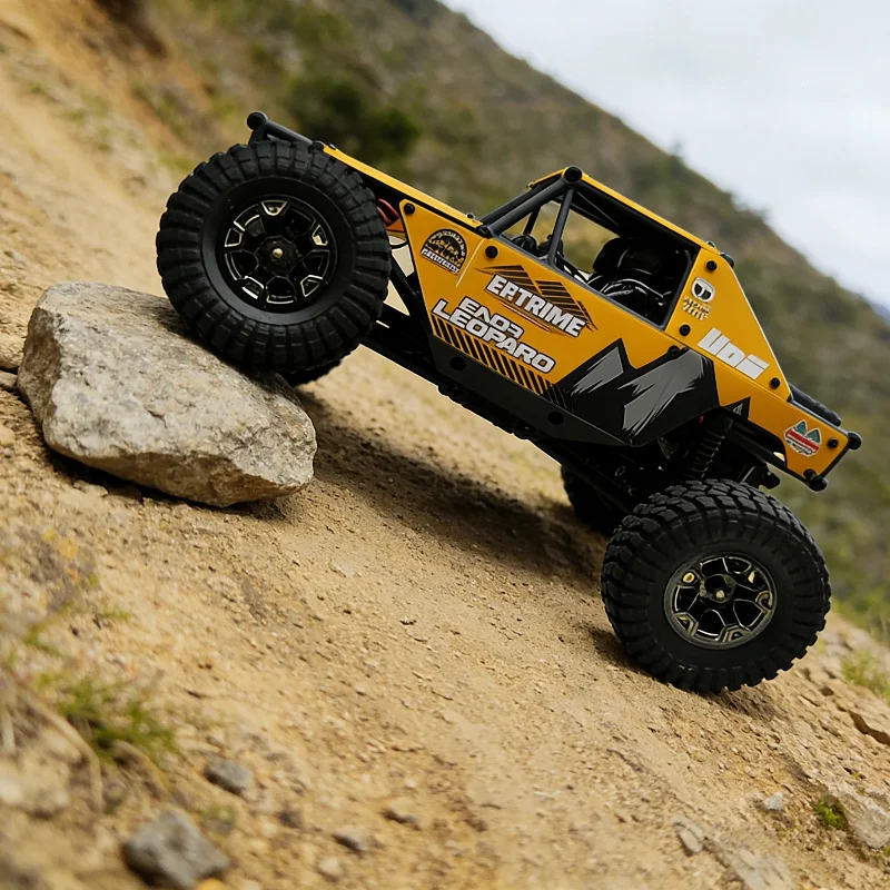 UDIRC 1:24 UCX2405 Snow Leopard Реалистичный радиоуправляемый внедорожный краулер с бесщеточным двигателем и внешней трансмиссией, машинка для скалолазания на пульте управления
UDIRC 1:24 UCX2405 Snow Leopard Реалистичный радиоуправляемый внедорожный краулер с бесщеточным двигателем и внешней трансмиссией, машинка для скалолазания на пульте управления