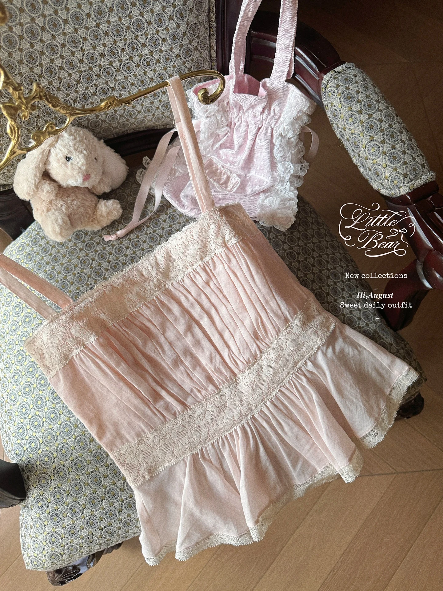 Женский летний топ Sweet Sle Bear Chi с розовой кружевной отделкой, приталенный, из смесового конопляного хлопка, на бретельках, для прогулок
Женский летний топ Sweet Sle Bear Chi с розовой кружевной отделкой, приталенный, из смесового конопляного хлопка, на бретельках, для прогулок