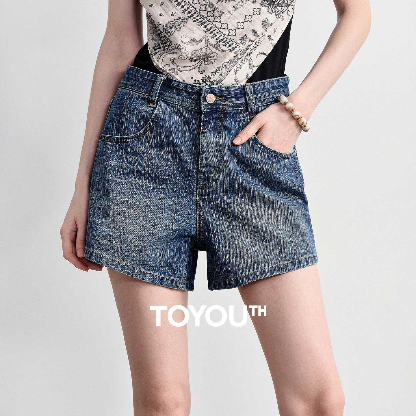 TOYOUTH Women Denim Shorts 2026 Summer New 100% Cotton Mid Low Waist Straight Leg Spicy Girl Hot Pants Trendy Shorts
TOYOUTH Women Denim Shorts 2026 Summer New 100% Cotton Mid Low Waist Straight Leg Spicy Girl Hot Pants Trendy Shorts