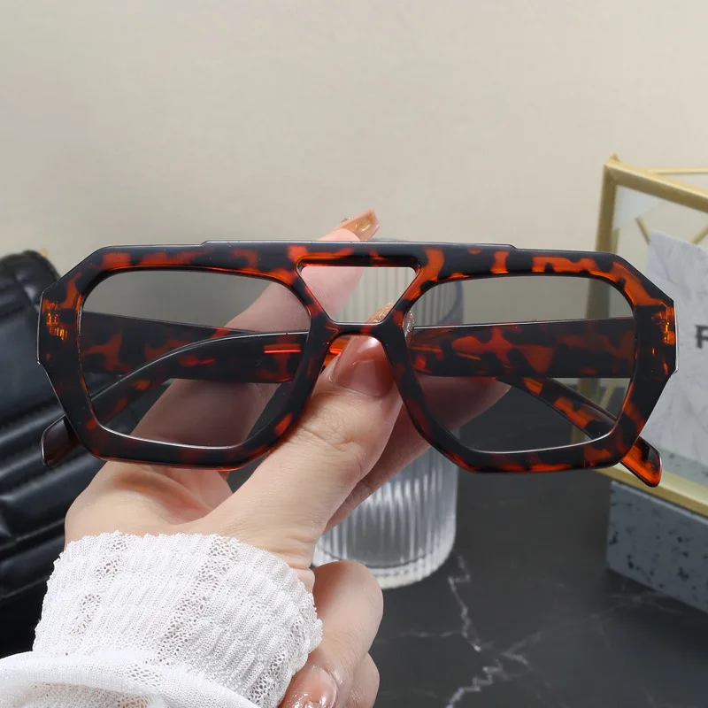 Vintage Women Brand Designer Sunglasses Men Square Shades Eyewear Male Female Outdoor Sunglasses Double Beam Eyewear UV400 
Vintage Women Brand Designer Sunglasses Men Square Shades Eyewear Male Female Outdoor Sunglasses Double Beam Eyewear UV400