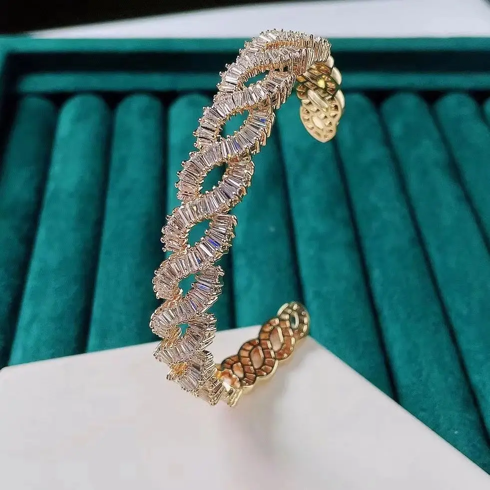 SENYU Luxury Lady Cubic Zirconia Open Bangle Fashion Braided Rope Twine Bangles Exquisite Dubai Jewelry Anniversary Gifts
SENYU Luxury Lady Cubic Zirconia Open Bangle Fashion Braided Rope Twine Bangles Exquisite Dubai Jewelry Anniversary Gifts