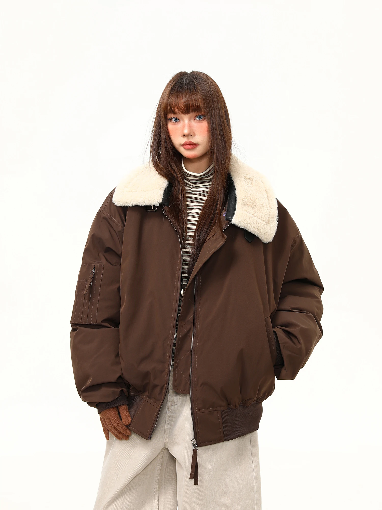 Женская зимняя модная куртка Wild Aziz в американском ретро-стиле с воротником из овечьей шерсти, утепленная, коричневая, хлопковая, в стиле рабочей одежды
Женская зимняя модная куртка Wild Aziz в американском ретро-стиле с воротником из овечьей шерсти, утепленная, коричневая, хлопковая, в стиле рабочей одежды