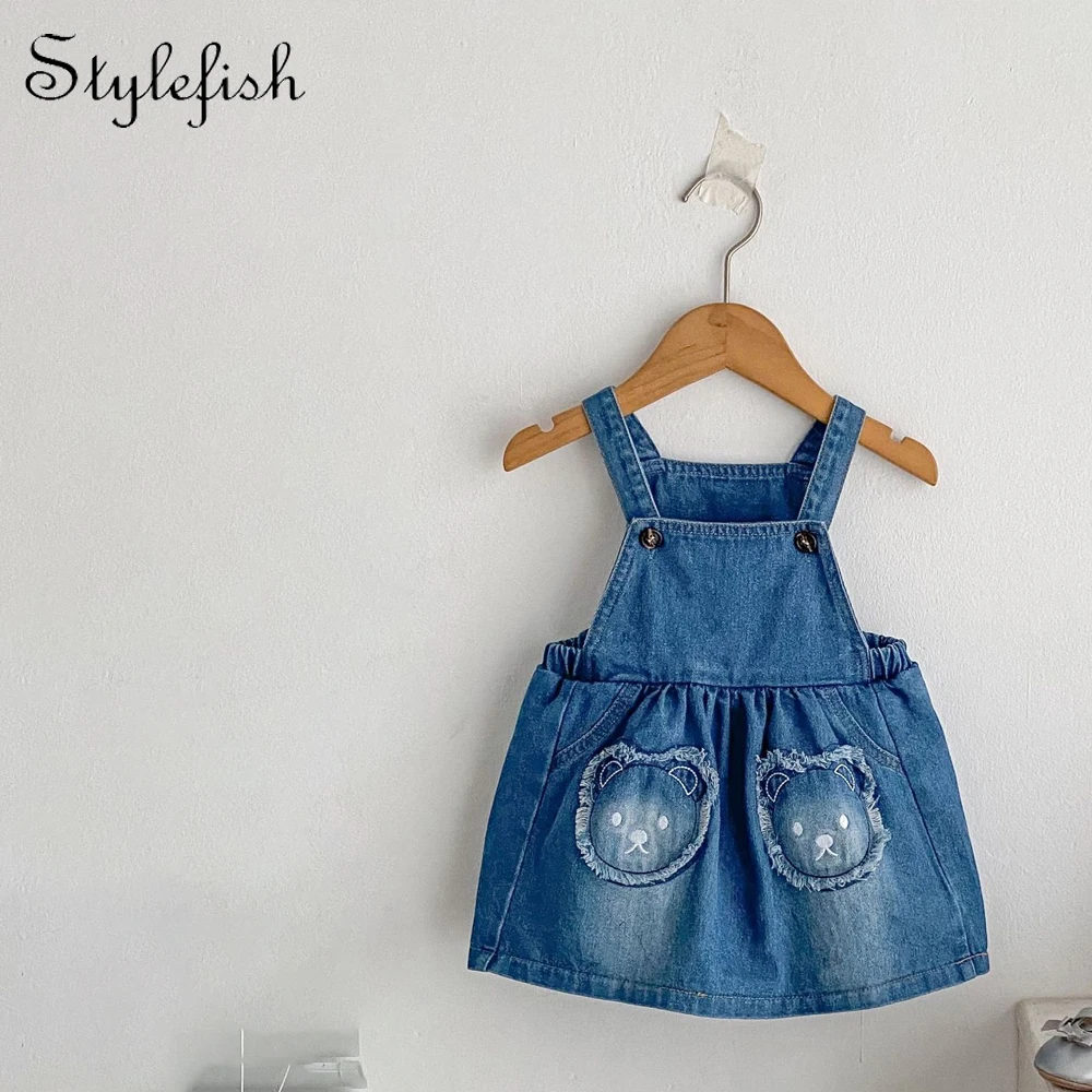 Summer new 0-3 year old baby clothing, baby girl casual denim skirt cartoon bear patch embroidery denim shoulder strap jumpsuit
Summer new 0-3 year old baby clothing, baby girl casual denim skirt cartoon bear patch embroidery denim shoulder strap jumpsuit