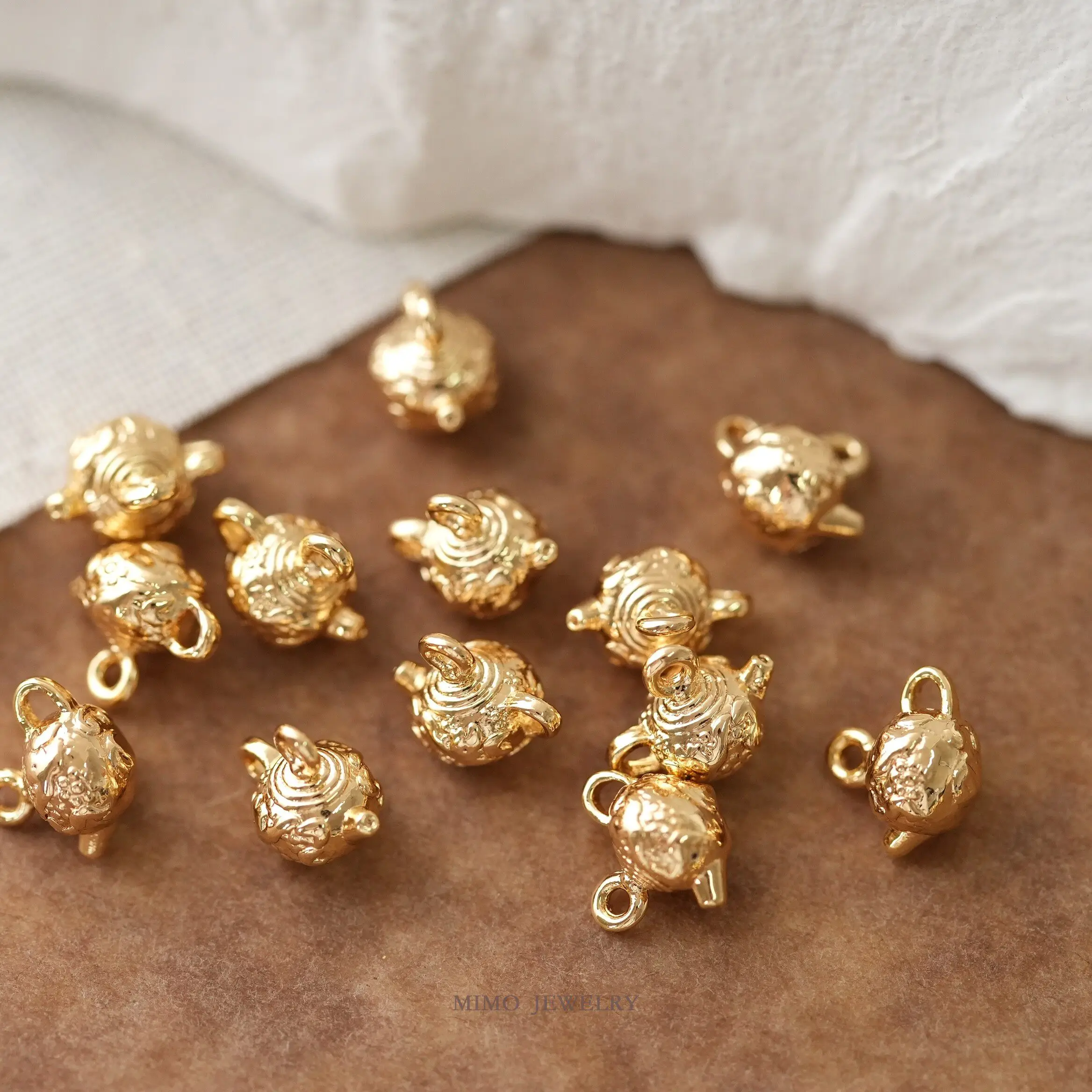 1 шт. Медный позолоченный цельный кулон-чайник для изготовления ювелирных изделий, аксессуары для браслетов своими руками
1 шт. Медный позолоченный цельный кулон-чайник для изготовления ювелирных изделий, аксессуары для браслетов своими руками