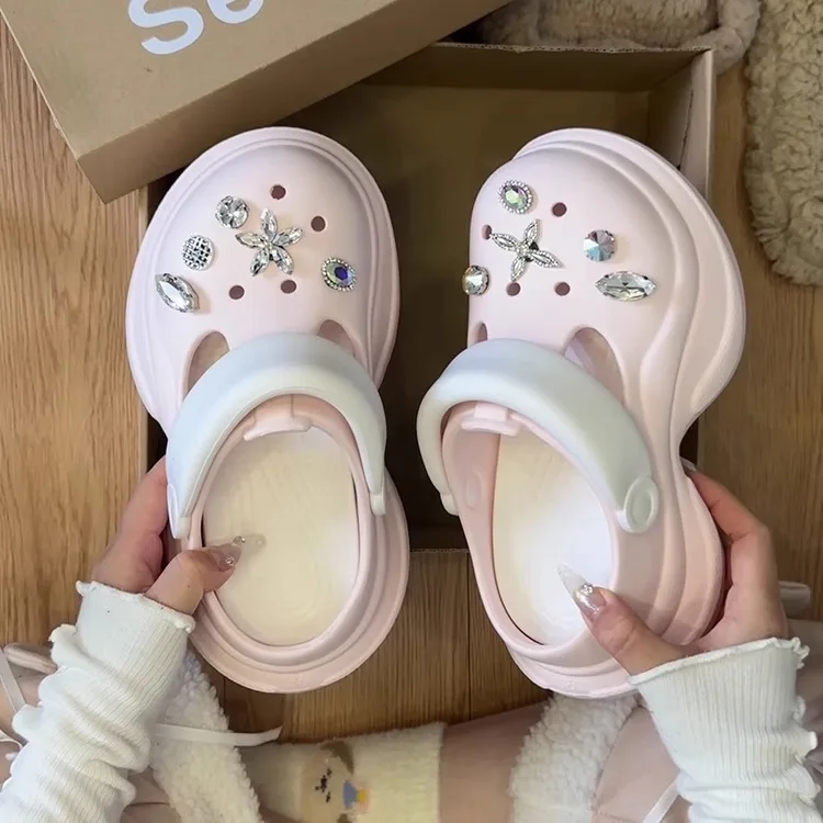Spring and summer new platform sandals, women's rhinestone hole shoes, holiday beach non-slip heightening EVA material shoes
Spring and summer new platform sandals, women's rhinestone hole shoes, holiday beach non-slip heightening EVA material shoes